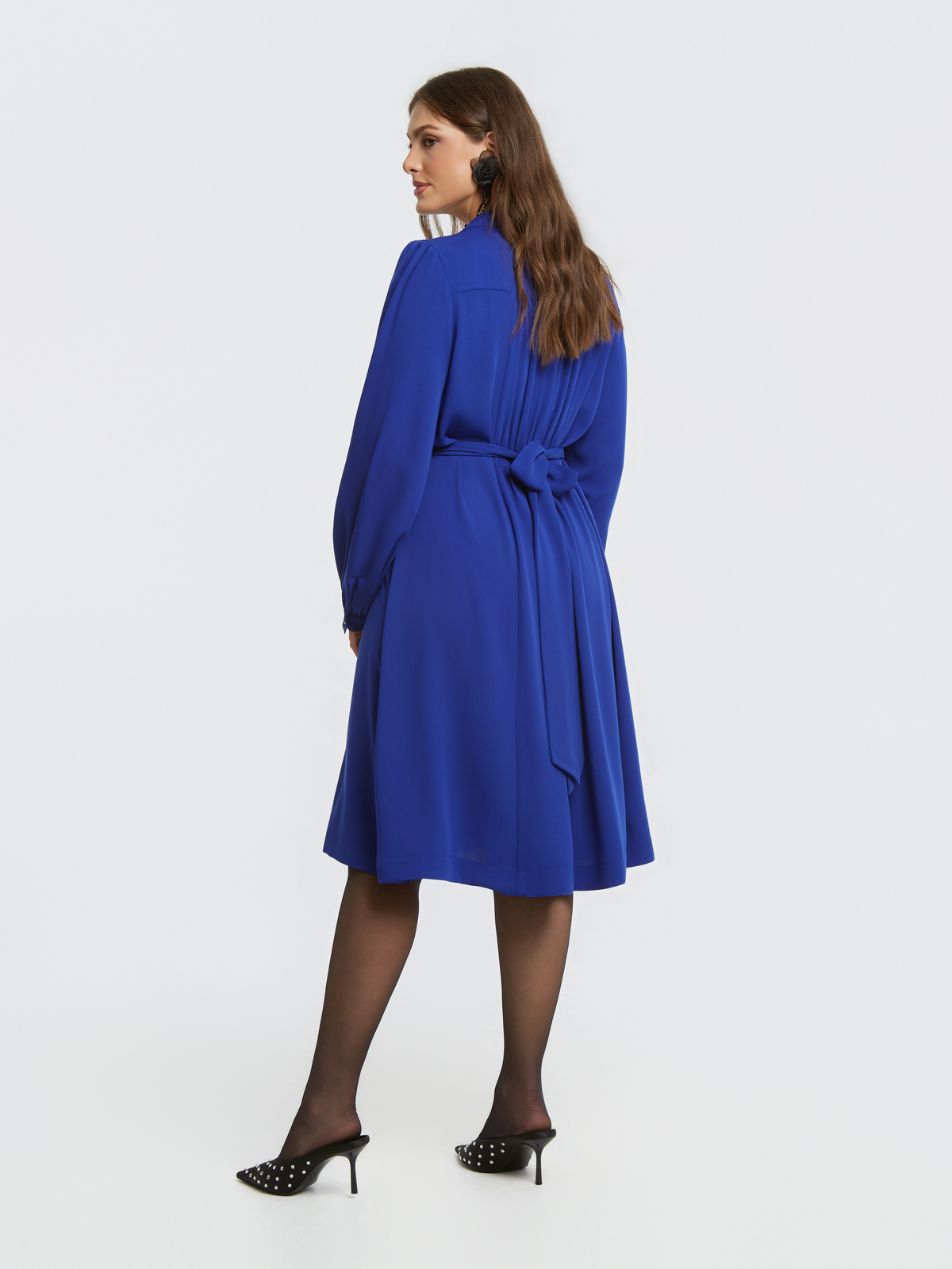 Midi φόρεμα με δέσιμο στη μέση φωτογραφία