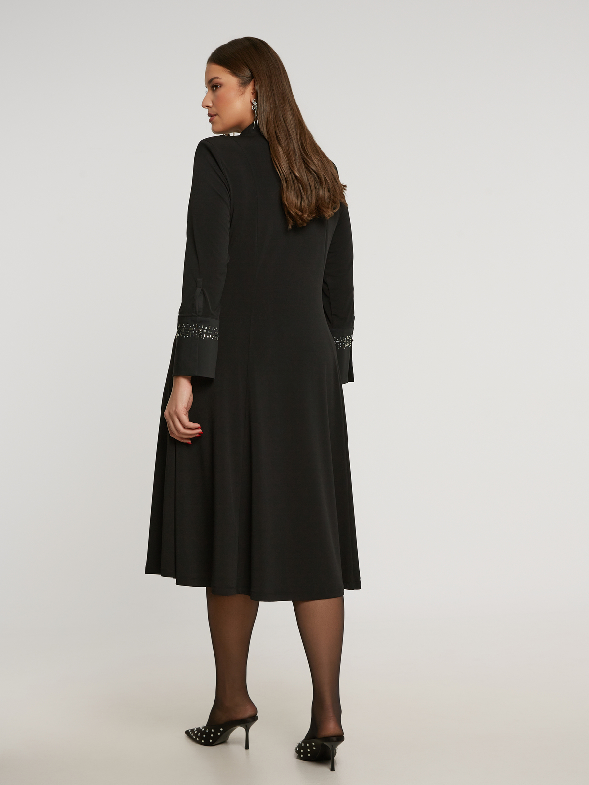 Super jersey midi φόρεμα με διακόσμηση στο γιακά και στα μανίκια φωτογραφία