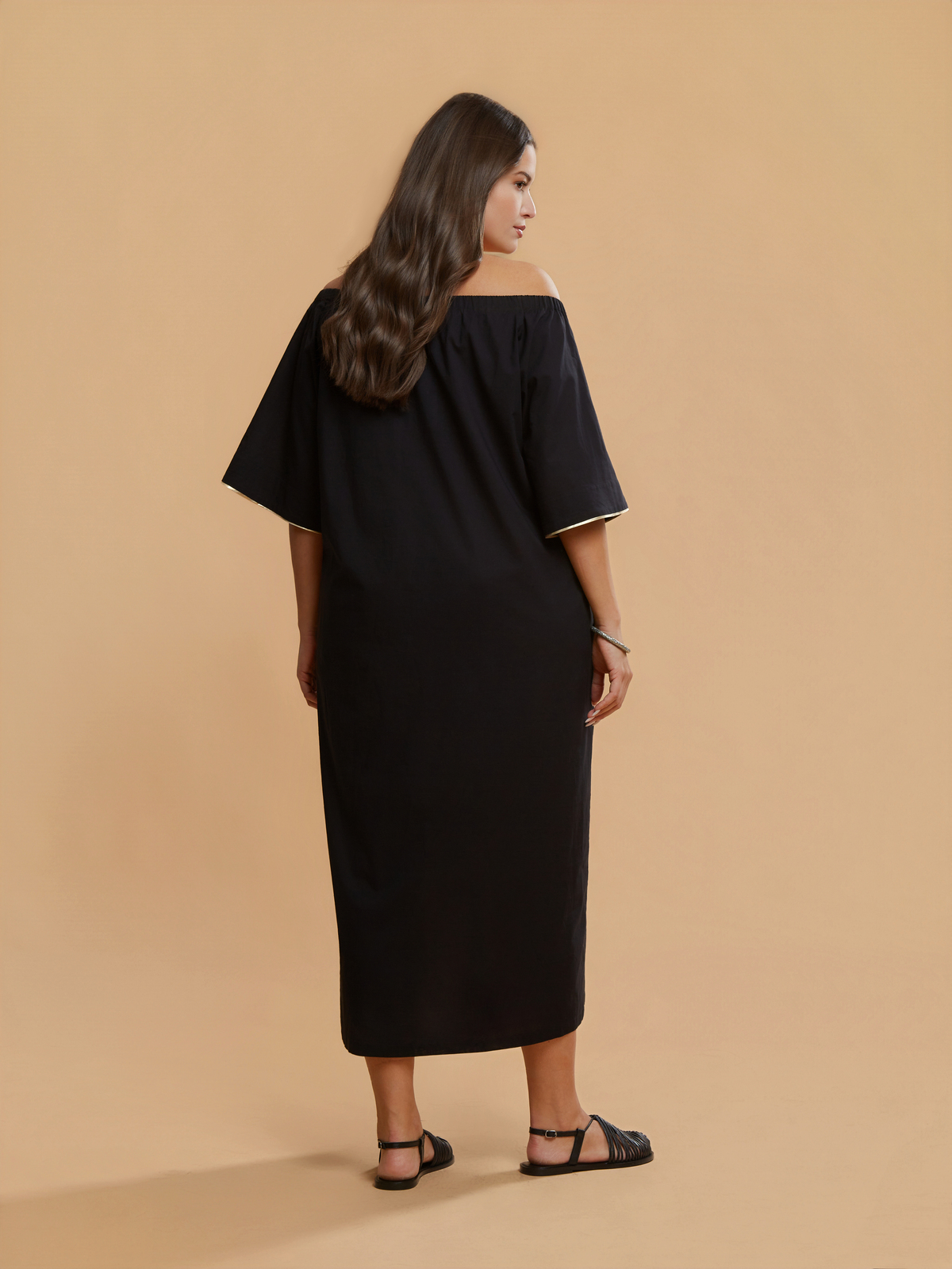 Βαμβακερό off-shoulder φόρεμα με κέντημα φωτογραφία