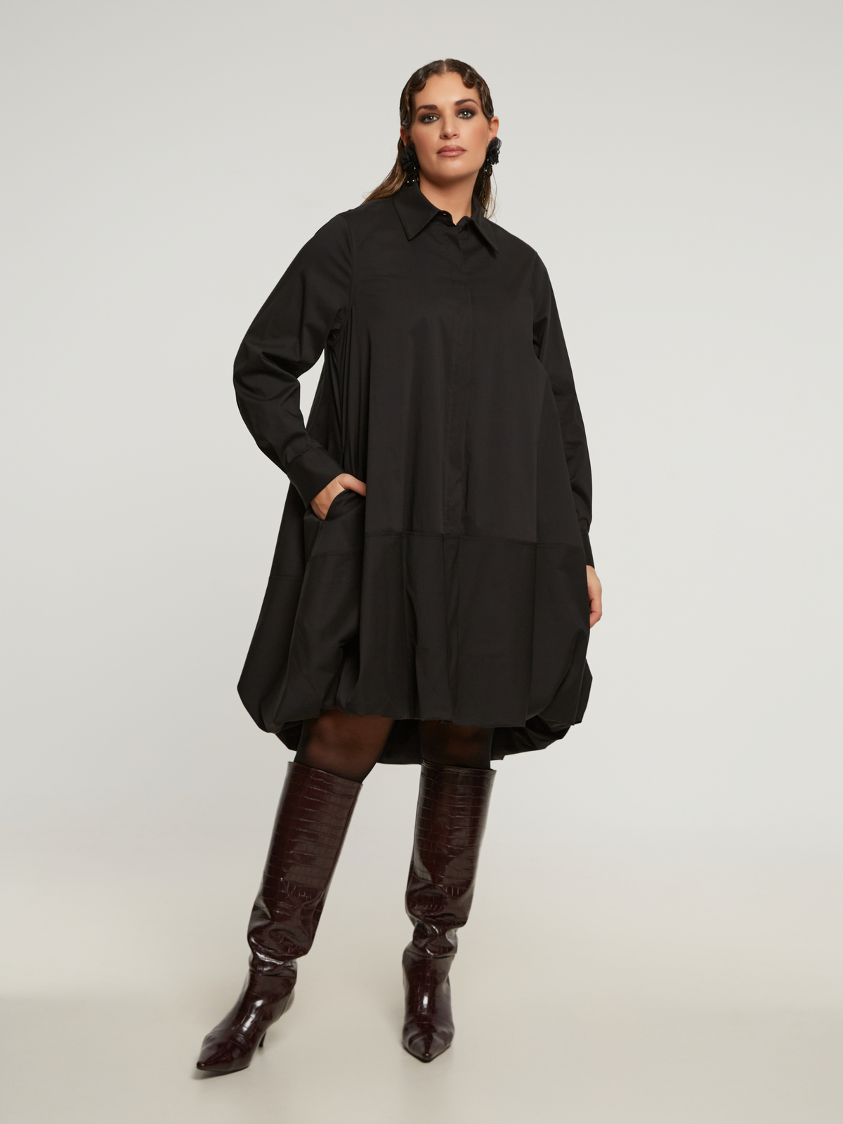 Σεμιζιέ φόρεμα με balloon τελείωμα φωτογραφία