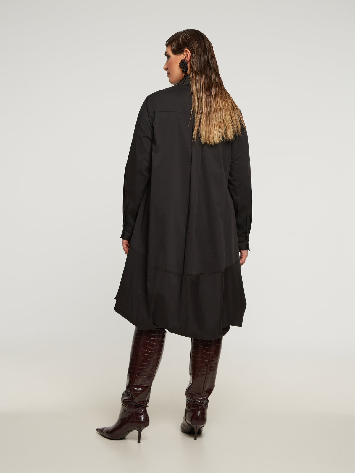 Σεμιζιέ φόρεμα με balloon τελείωμα φωτογραφία