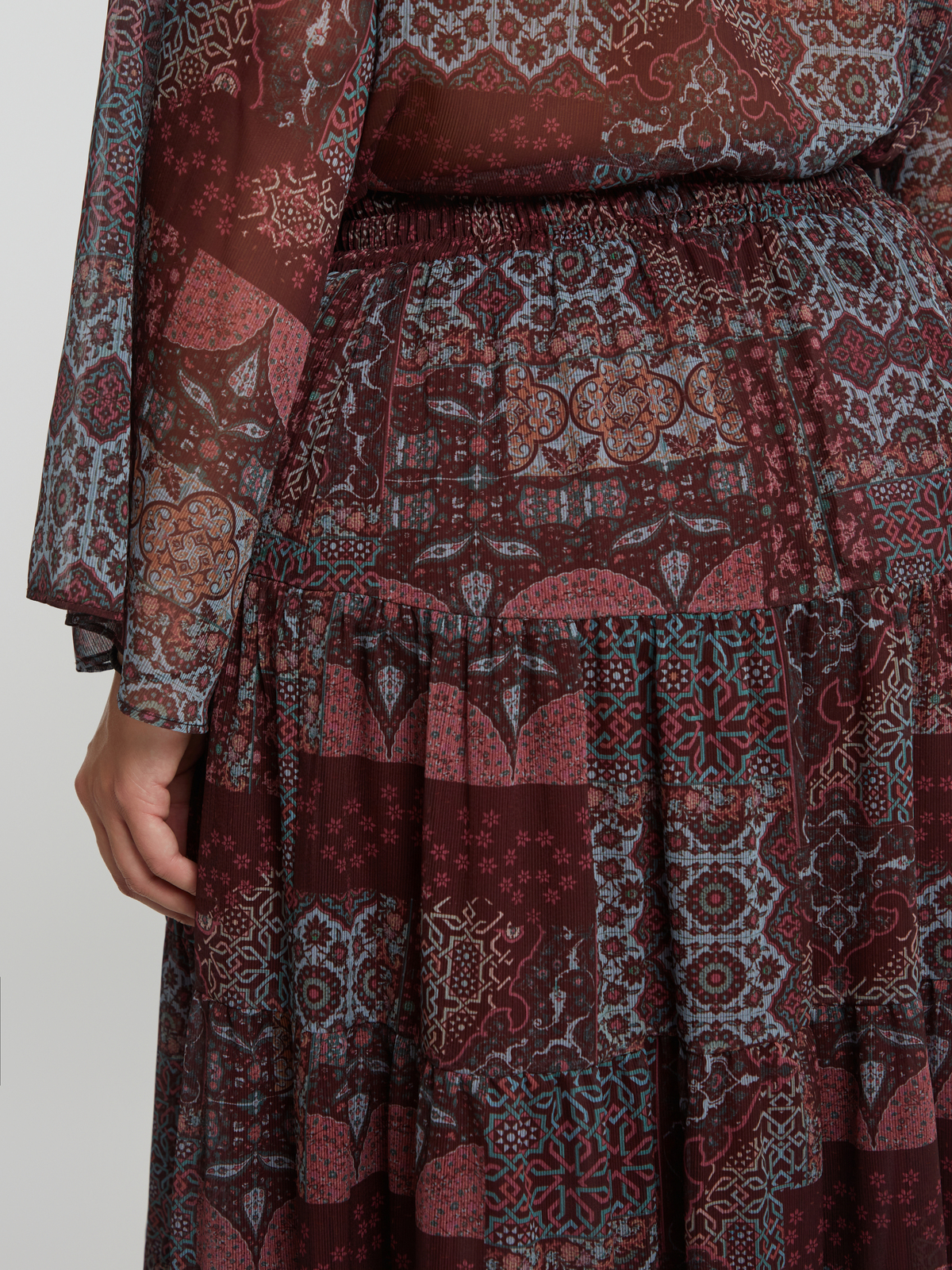 Εμπριμέ maxi φούστα φωτογραφία