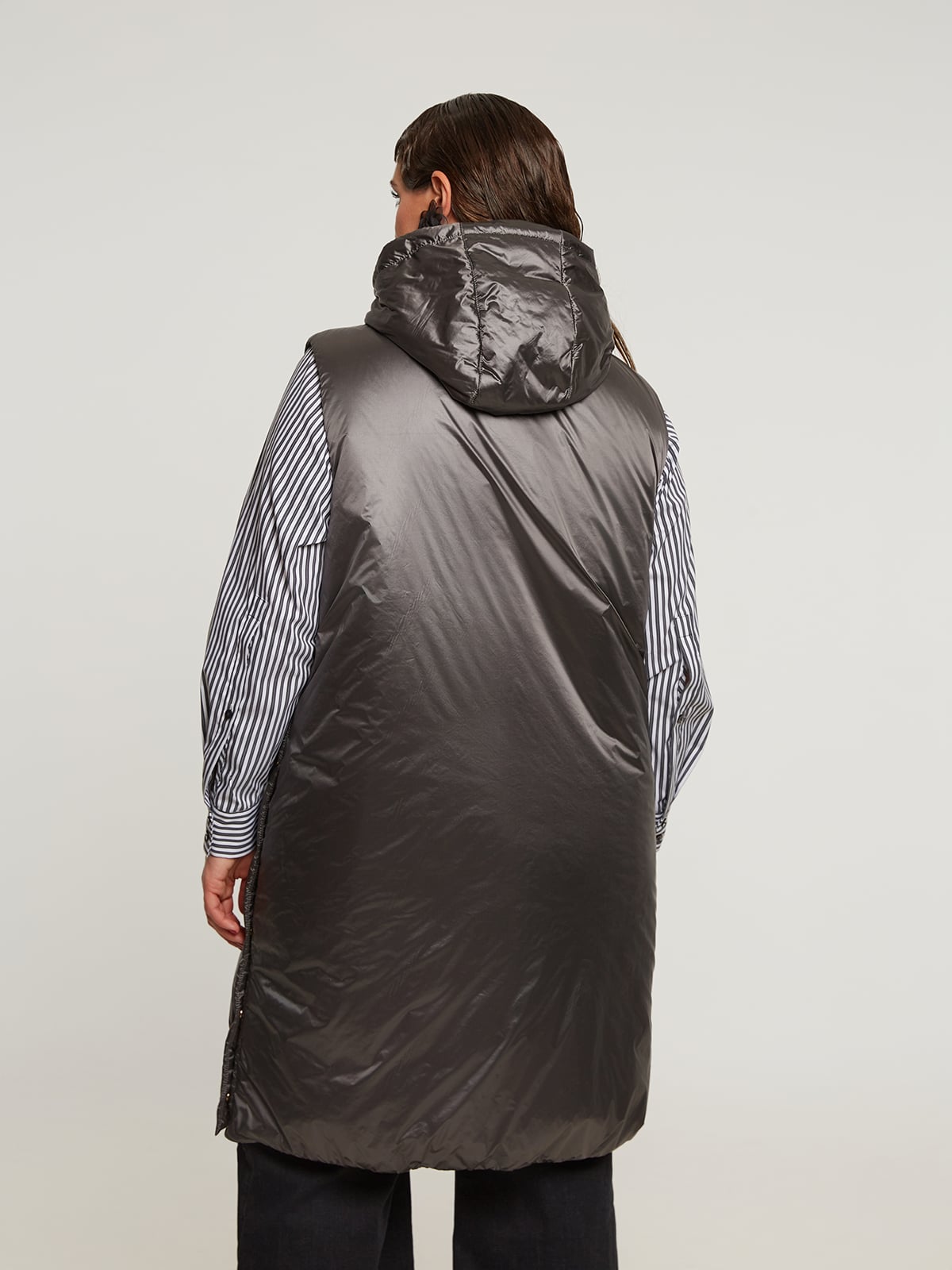 Μακρύ αμάνικο puffer γιλέκο με κουκούλα φωτογραφία