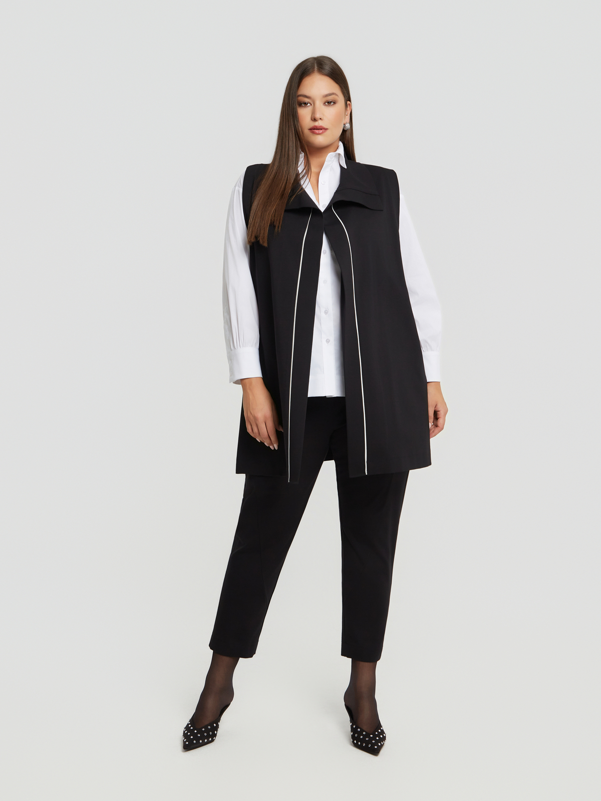 Μακρύ γιλέκο με ρέλι σε αντίθεση φωτογραφία