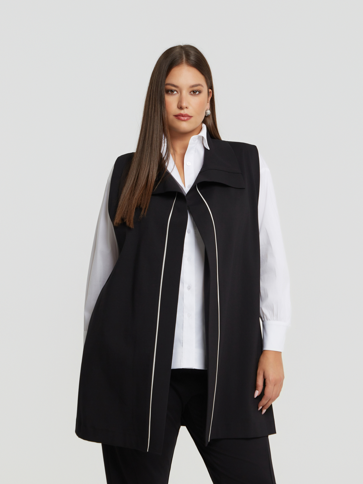 Μακρύ γιλέκο με ρέλι σε αντίθεση φωτογραφία