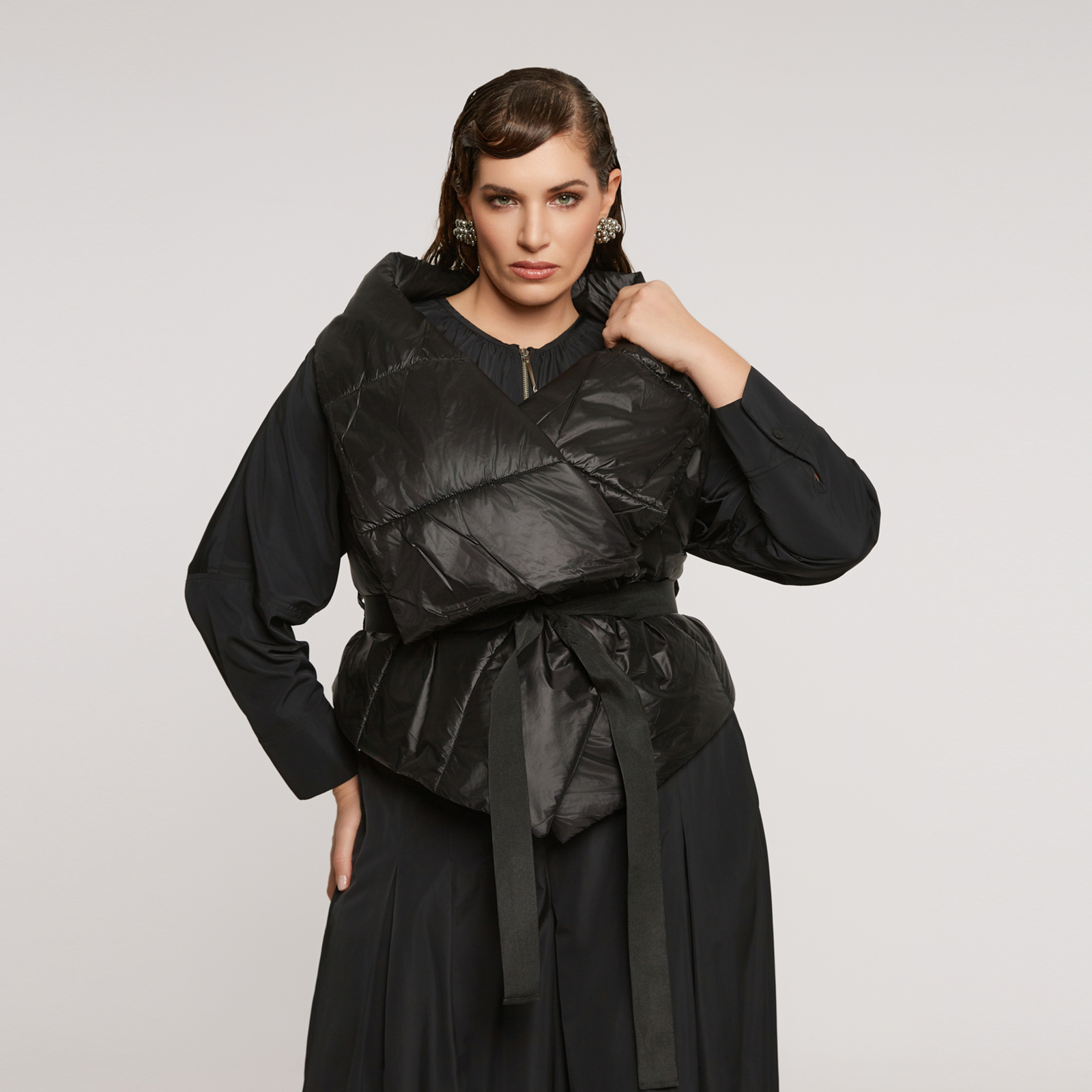 MAT FASHION Αμάνικο κρουαζέ puffer γιλέκο με ζώνη
