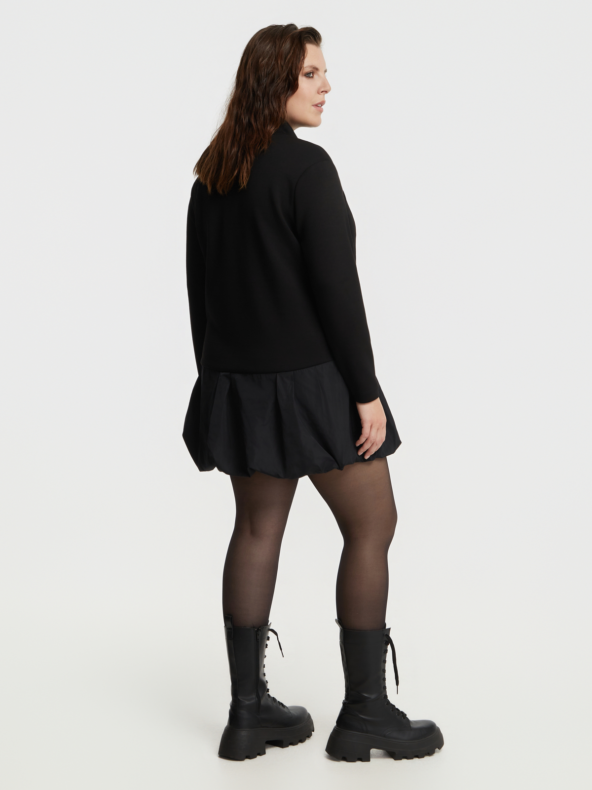 Φόρεμα ζιβάγκο με συνδυασμό υφασμάτων φωτογραφία