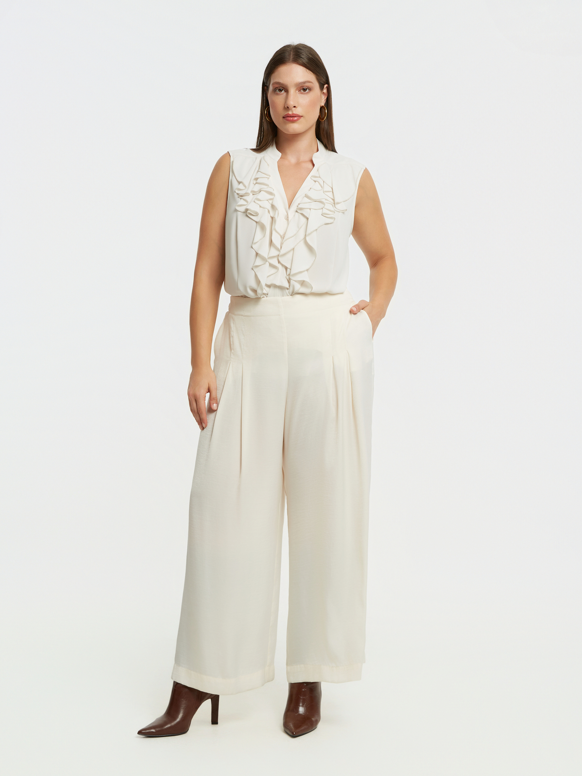 Ψηλόμεση σατέν παντελόνα με πιέτες φωτογραφία