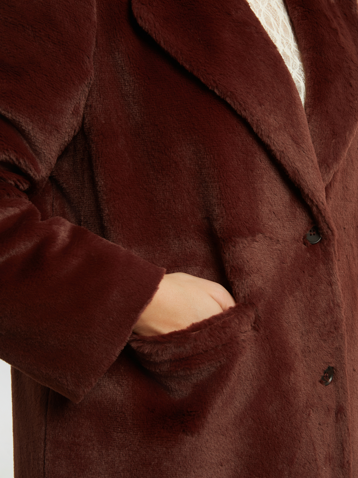 Ημίπαλτο από faux γούνα με δίκουμπο κλείσιμο και πλαϊνές τσέπες φωτογραφία