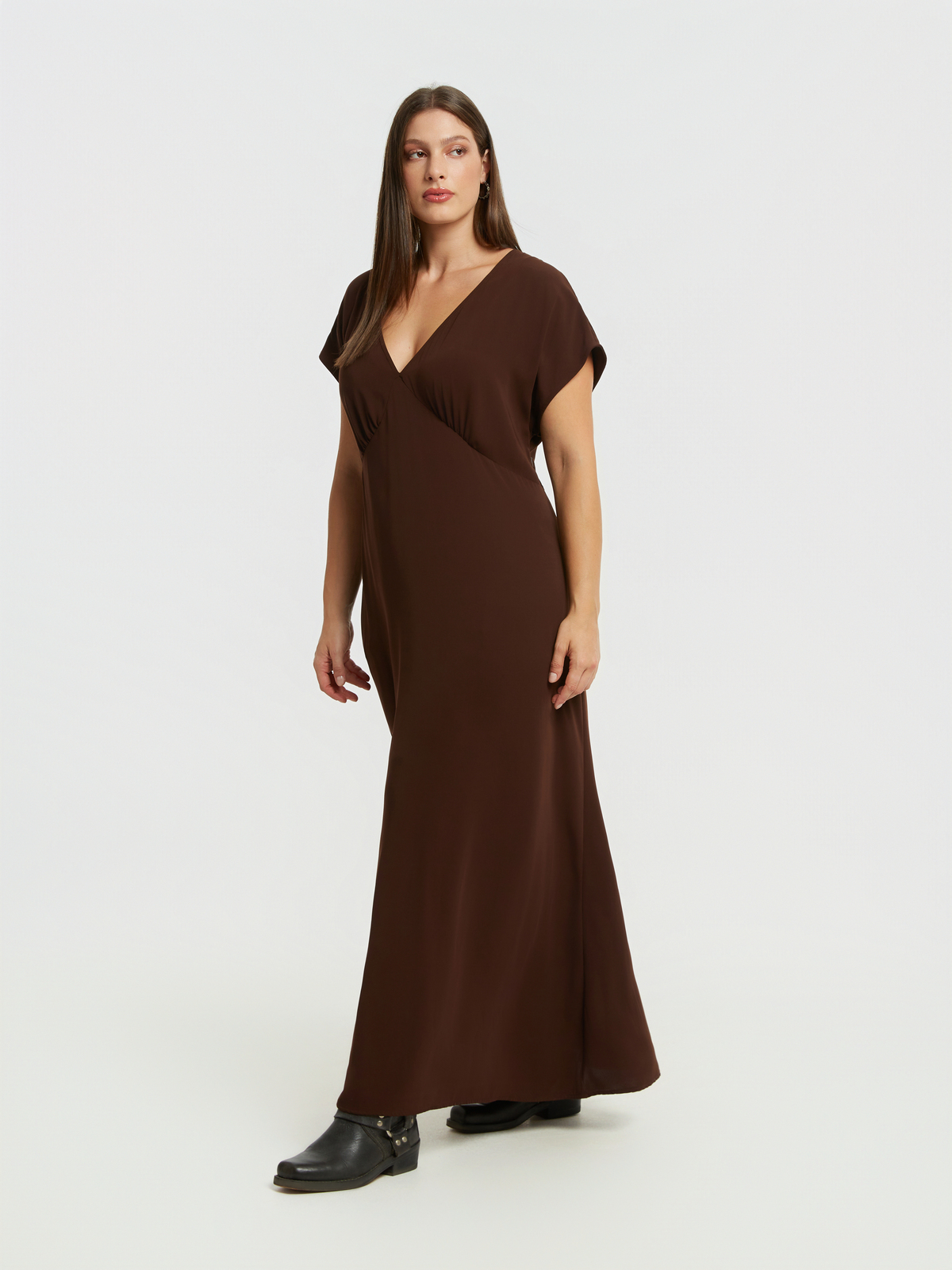 Maxi φόρεμα με V-ντεκολτέ φωτογραφία