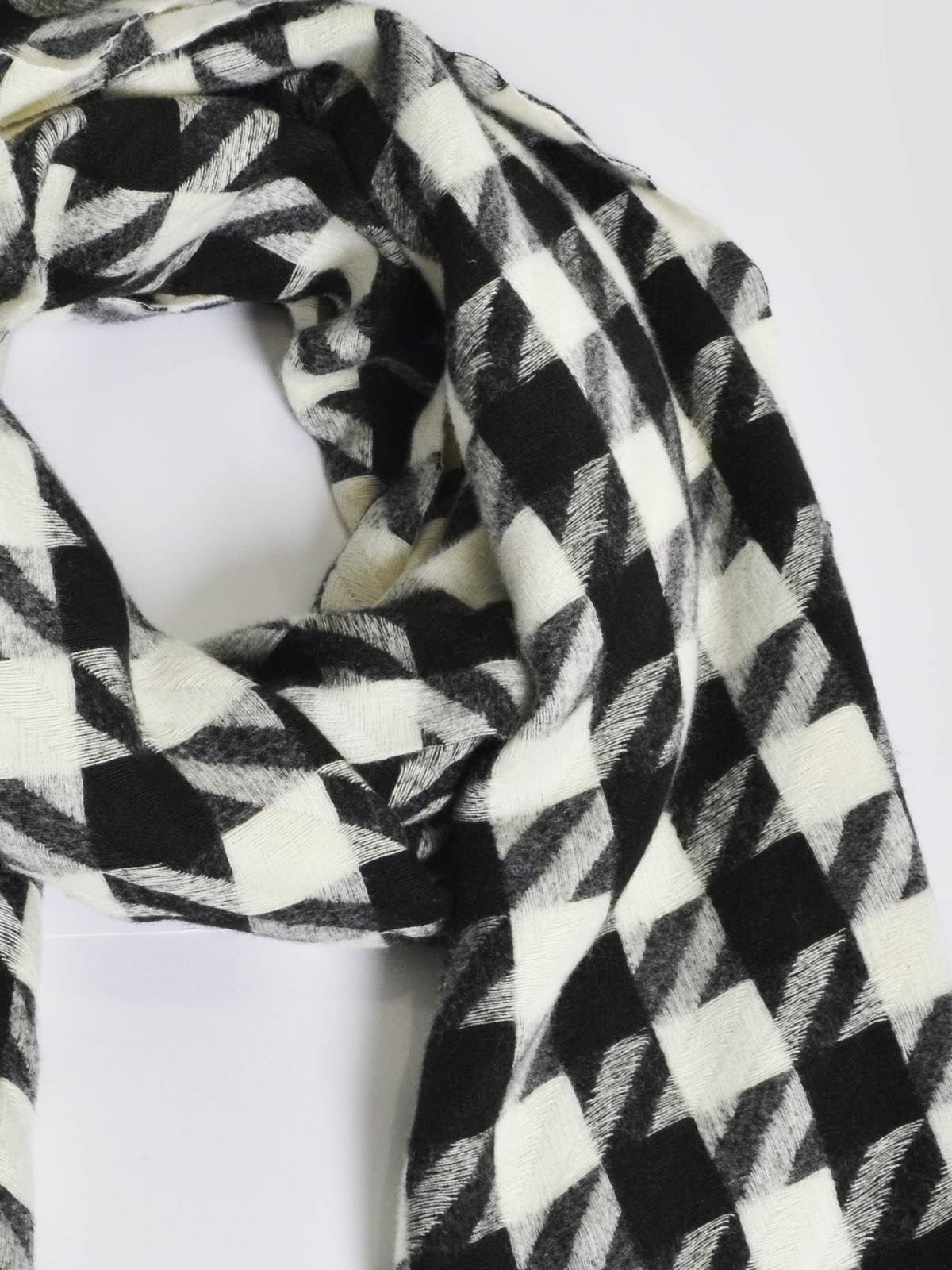 Κασκόλ με καρό σχέδιο και κρόσσια φωτογραφία