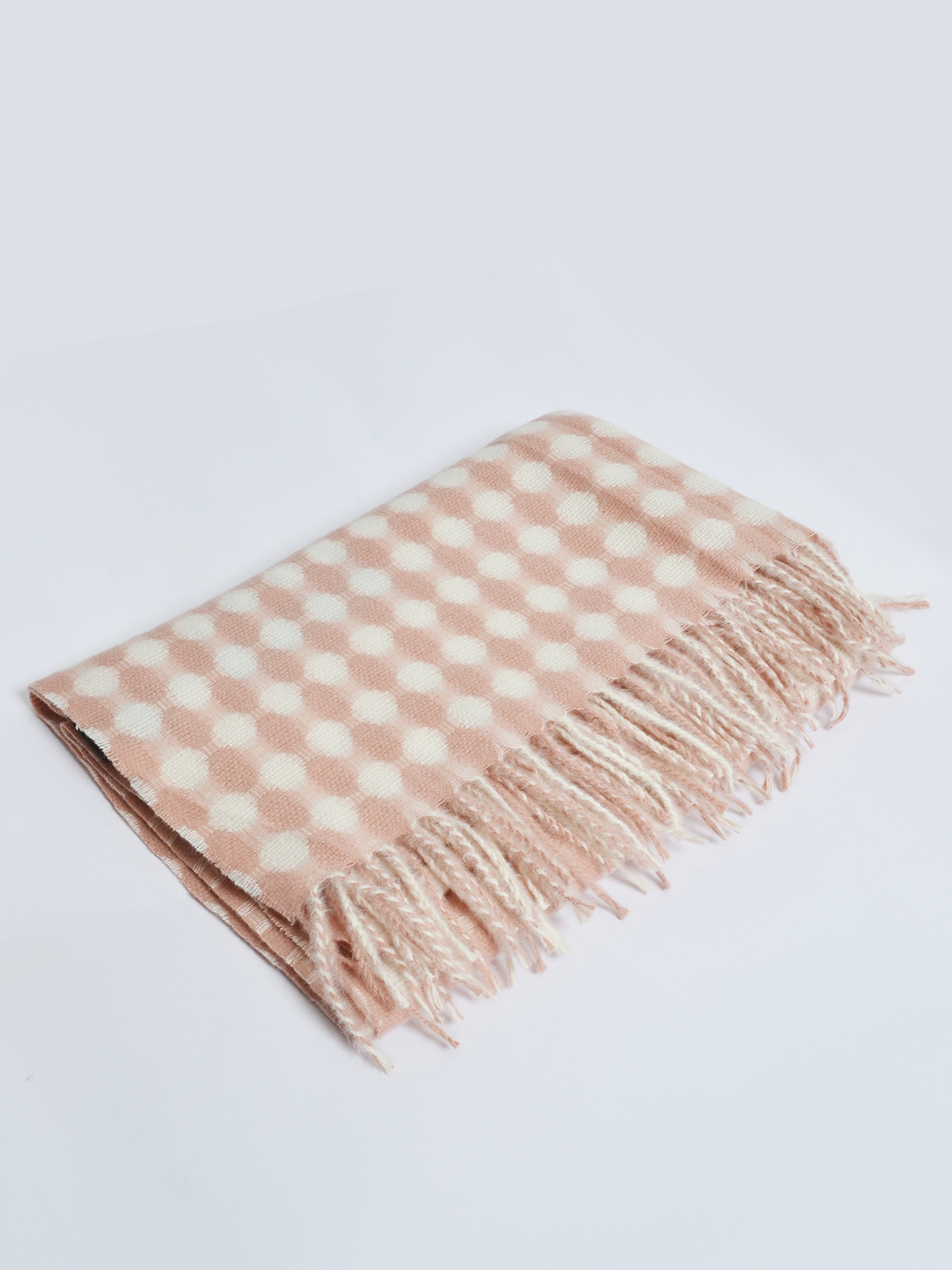 Κασκόλ με πουά σχέδιο και κρόσσια φωτογραφία