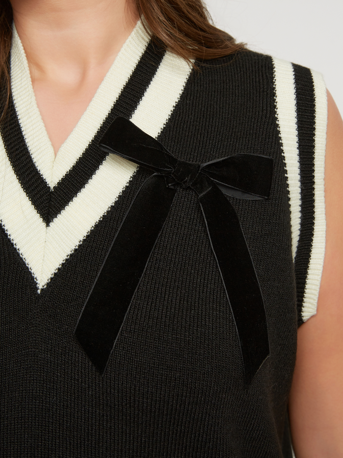 Αμάνικο πλεκτό φόρεμα με φιόγκο φωτογραφία