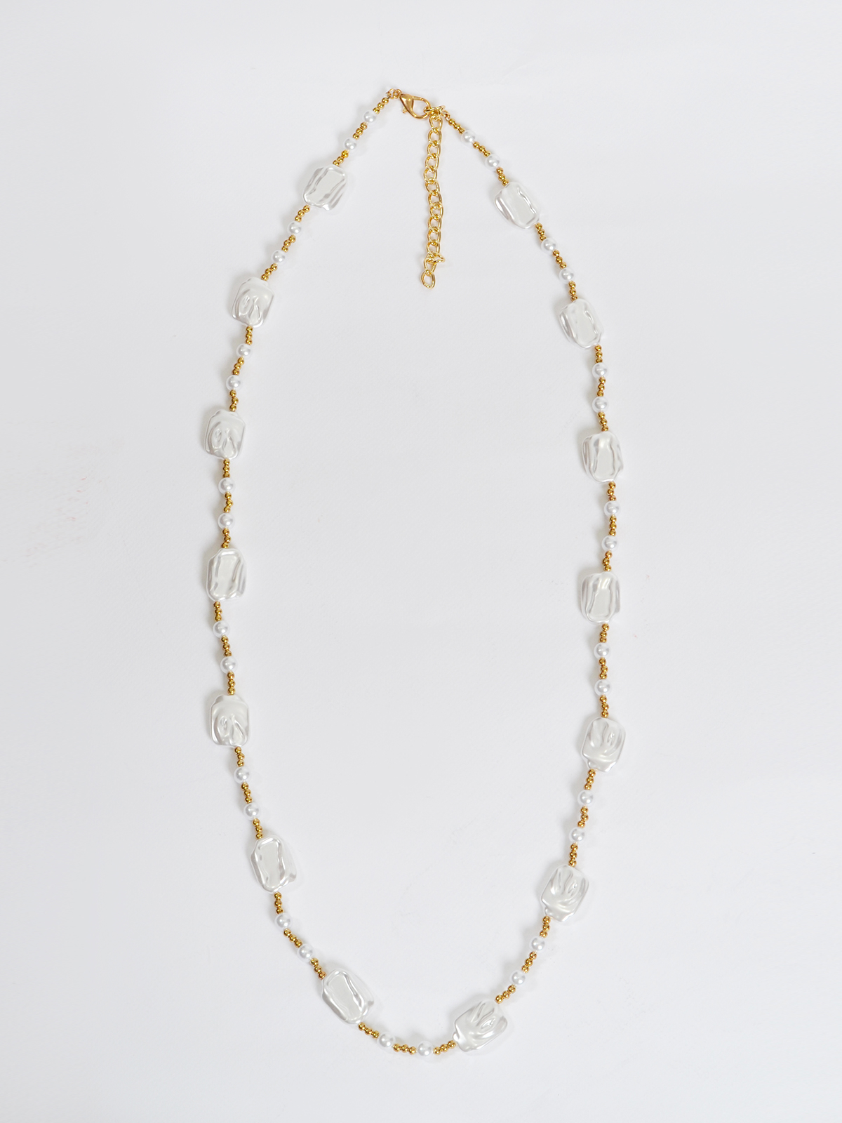 Κολιέ με διάφανες πέτρες και λεπτομέρειες σε χρυσό τόνο φωτογραφία