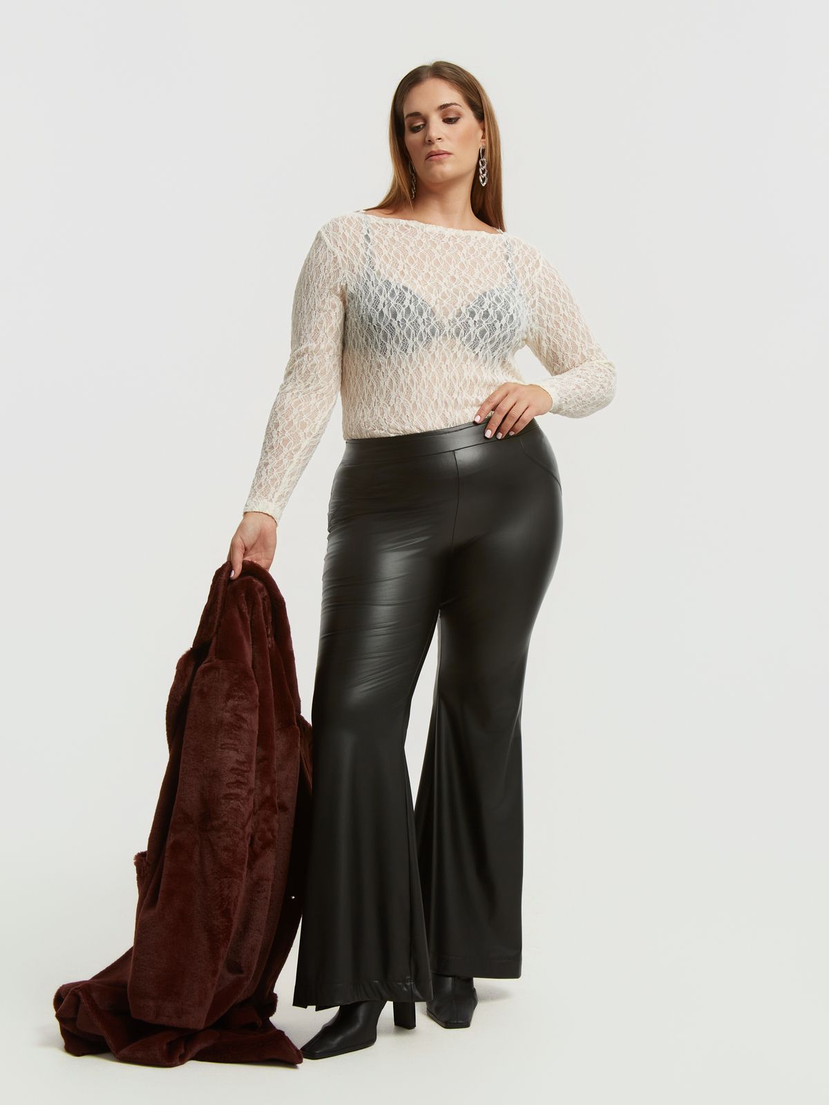 Δαντελένια μπλούζα με μακριά μανίκια φωτογραφία