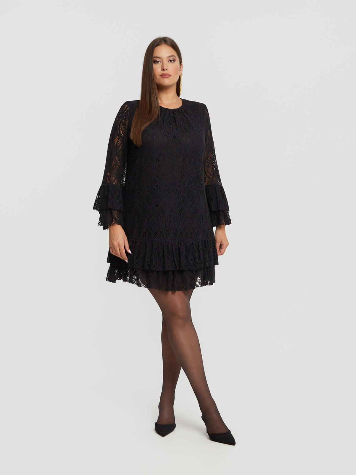 Mini δαντελένιο φόρεμα με βολάν φωτογραφία