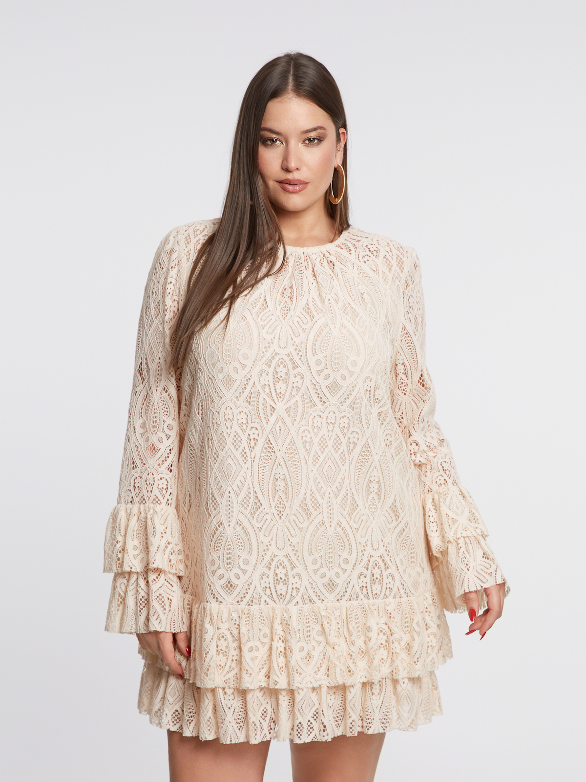 Mini δαντελένιο φόρεμα με βολάν φωτογραφία