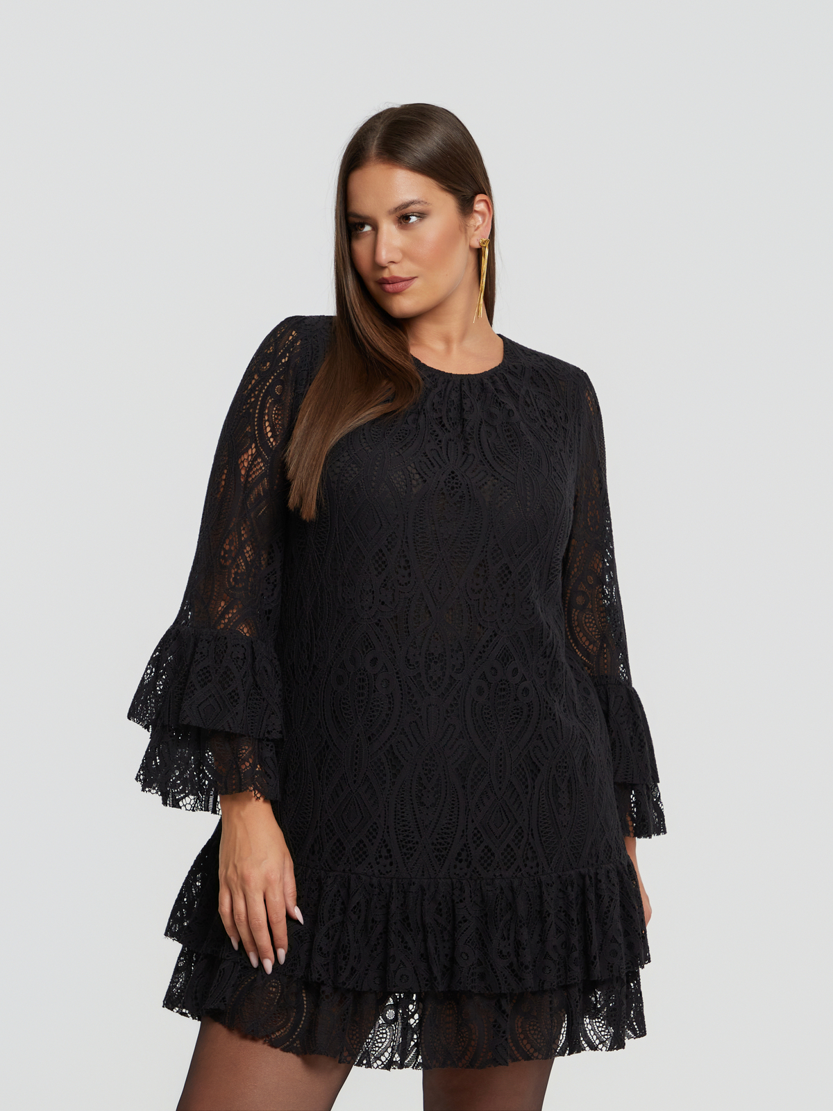 Mini δαντελένιο φόρεμα με βολάν φωτογραφία