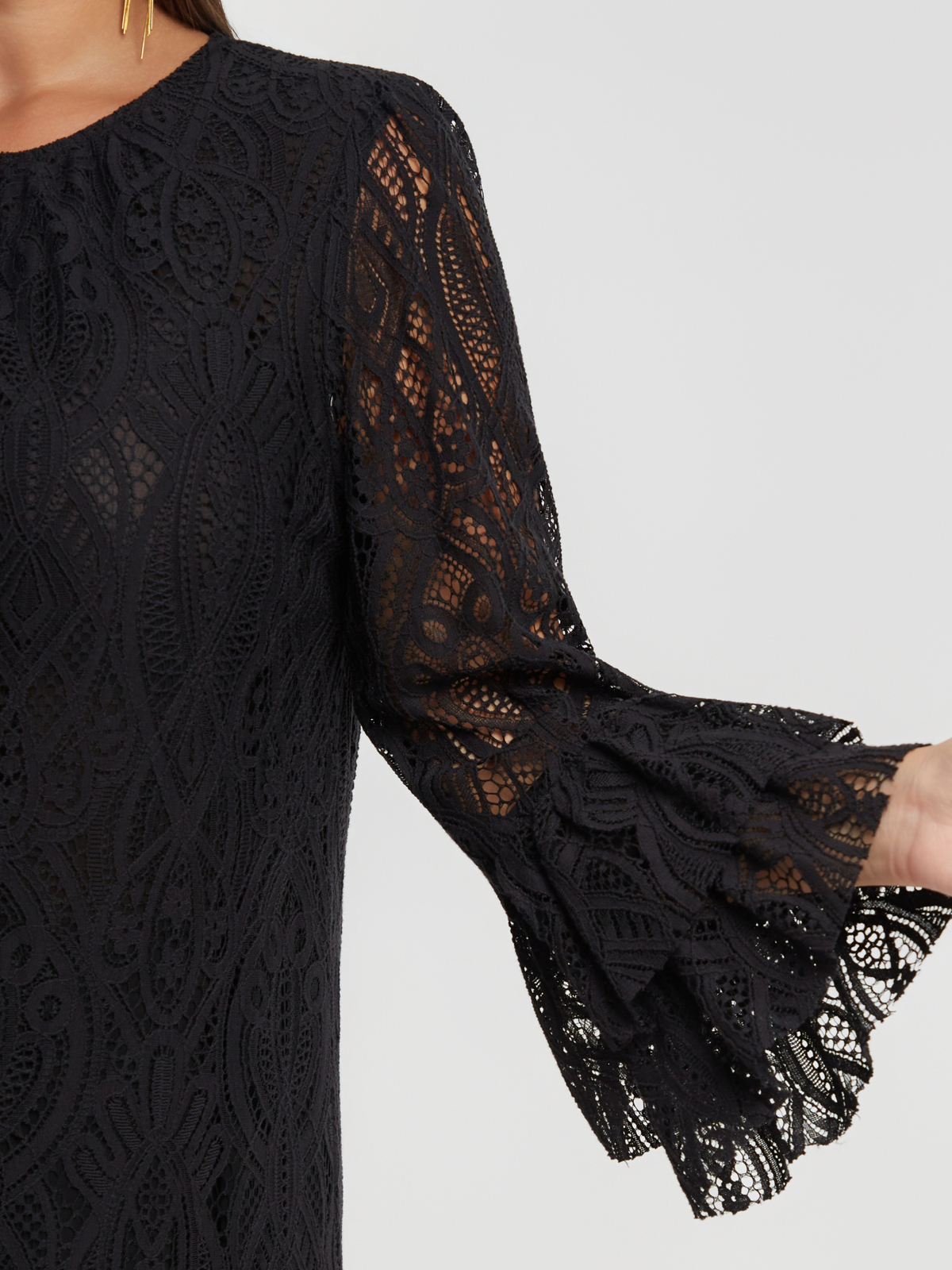 Mini δαντελένιο φόρεμα με βολάν φωτογραφία