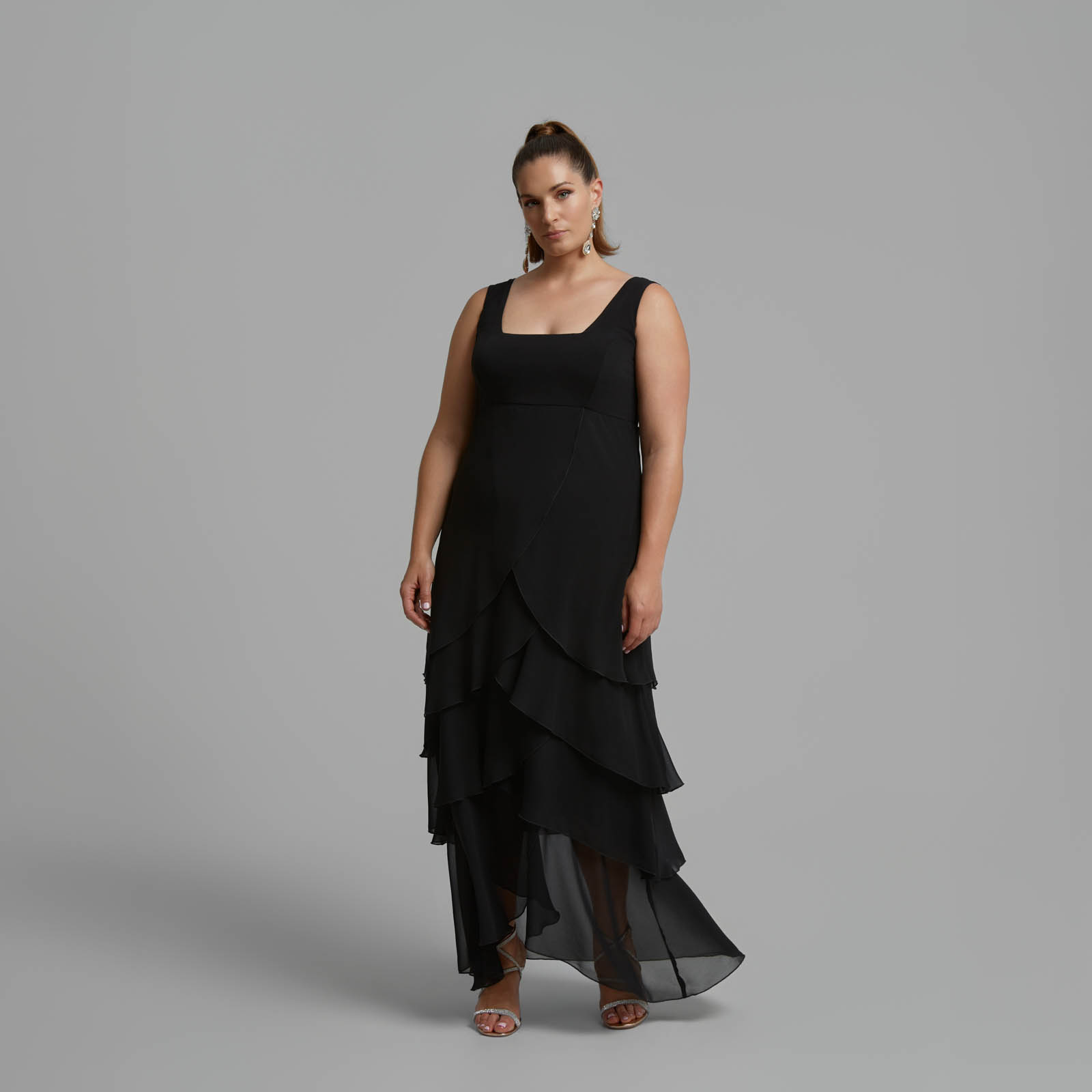 Maxi φόρεμα με ασύμμετρες chiffon στρώσεις