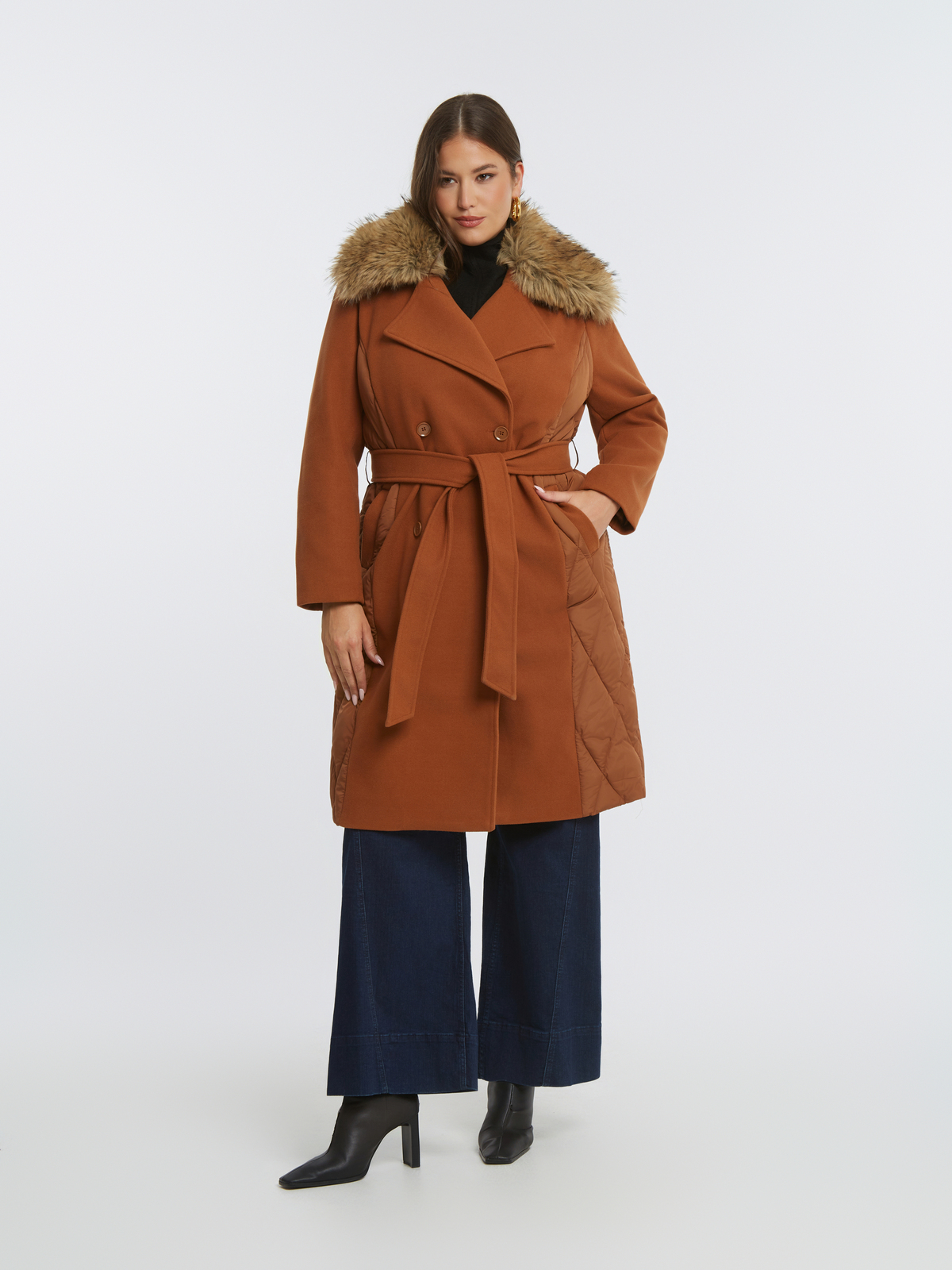 Μακρύ καπιτονέ παλτό με faux fur γιακά & ζώνη φωτογραφία