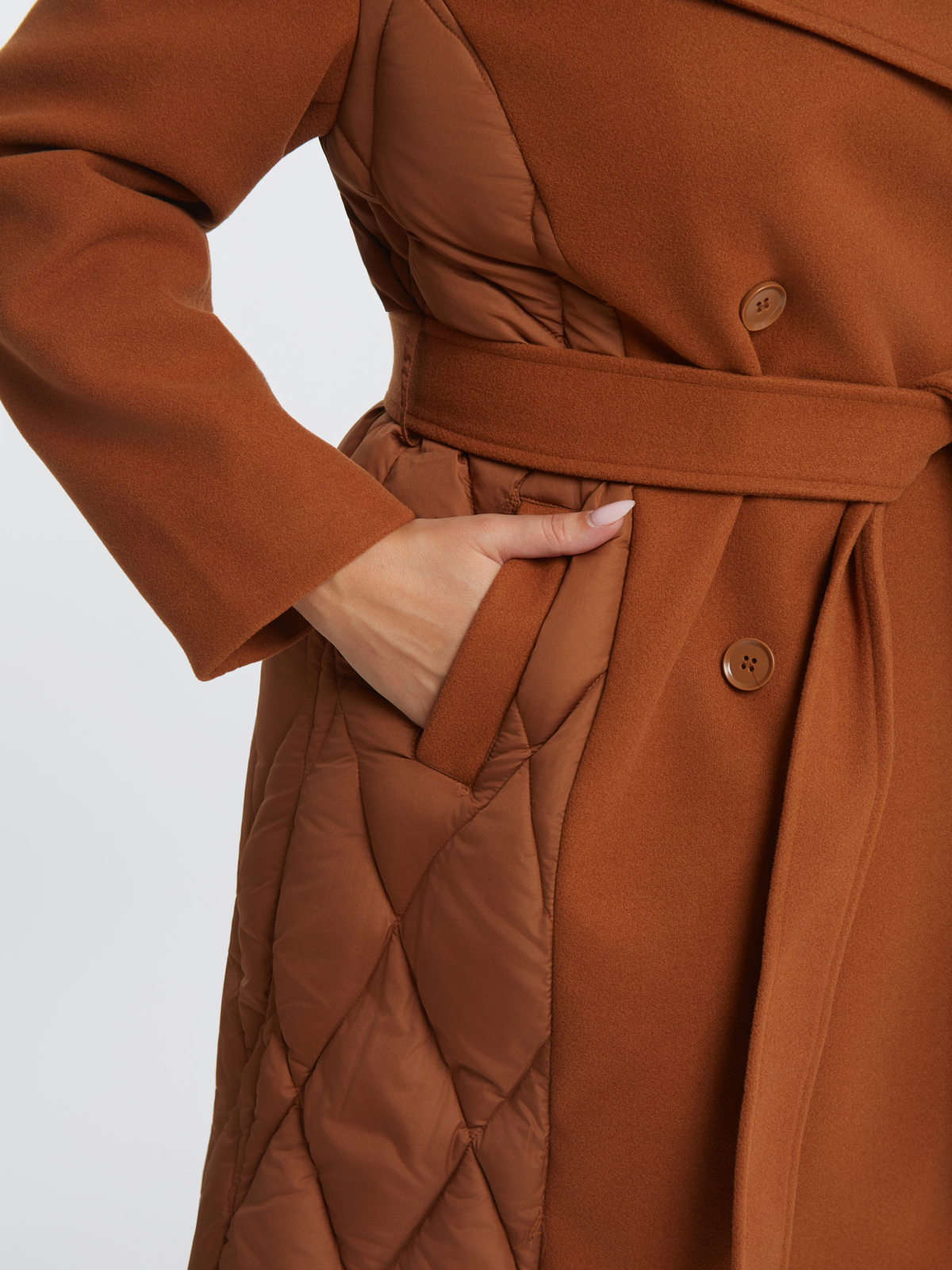 Μακρύ καπιτονέ παλτό με faux fur γιακά & ζώνη φωτογραφία