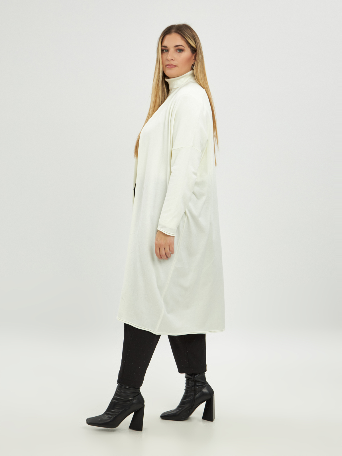 Μακριά ζακέτα με λεπτή πλέξη φωτογραφία