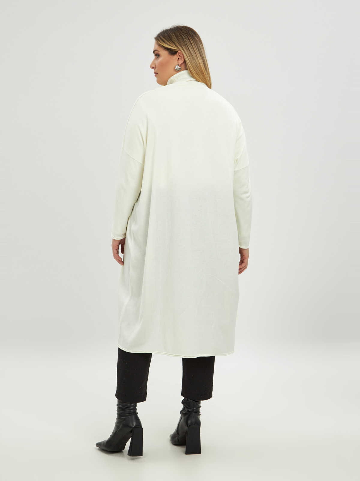 Μακριά ζακέτα με λεπτή πλέξη φωτογραφία