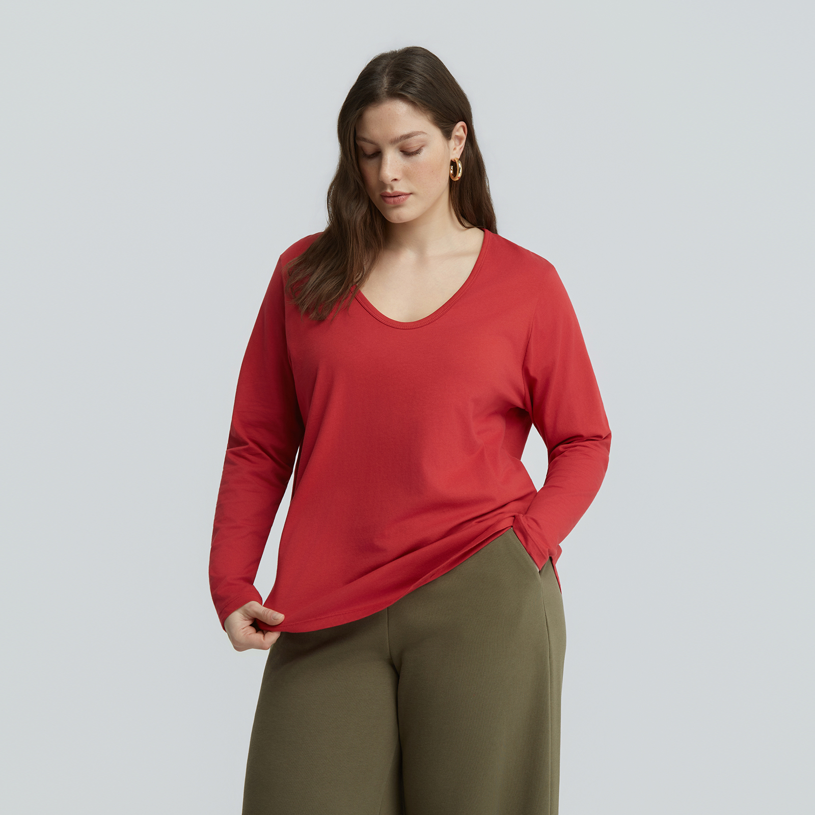 Long-sleeve cotton top with round neckline