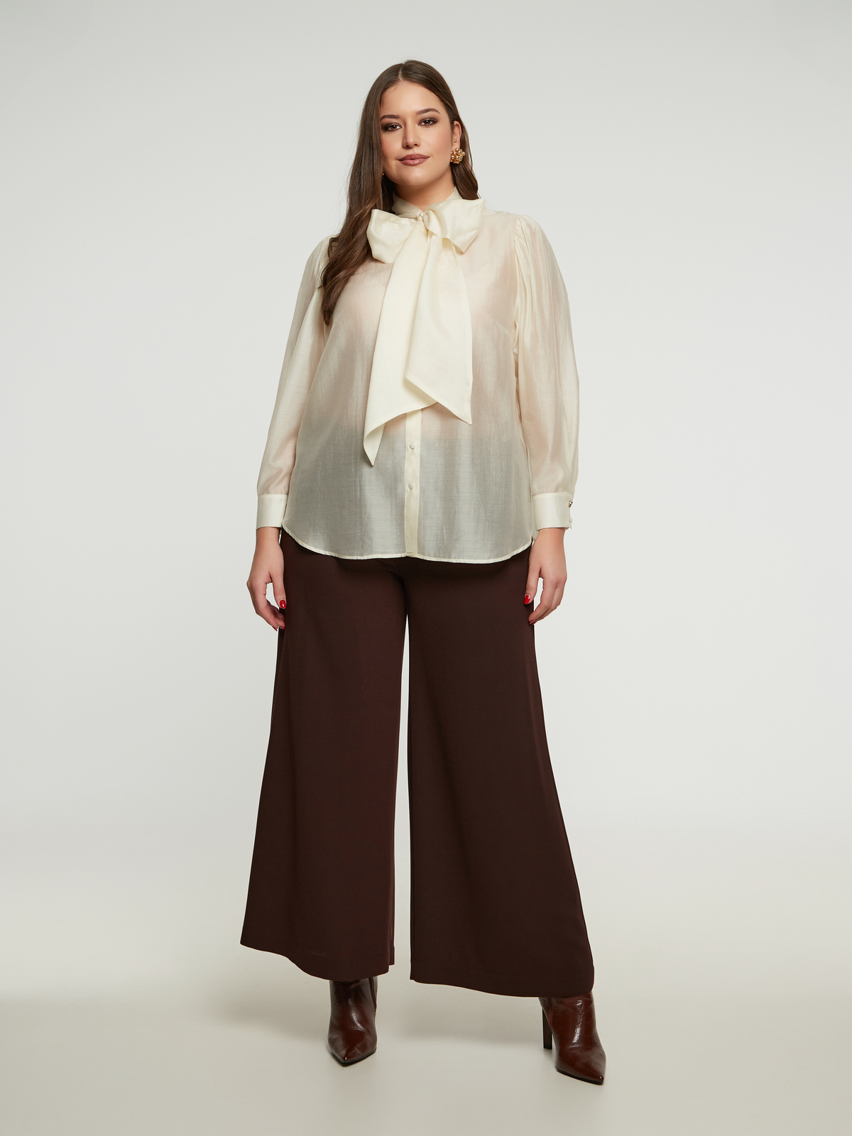 Πουκάμισο με δέσιμο στον λαιμό και μακριά μανίκια φωτογραφία