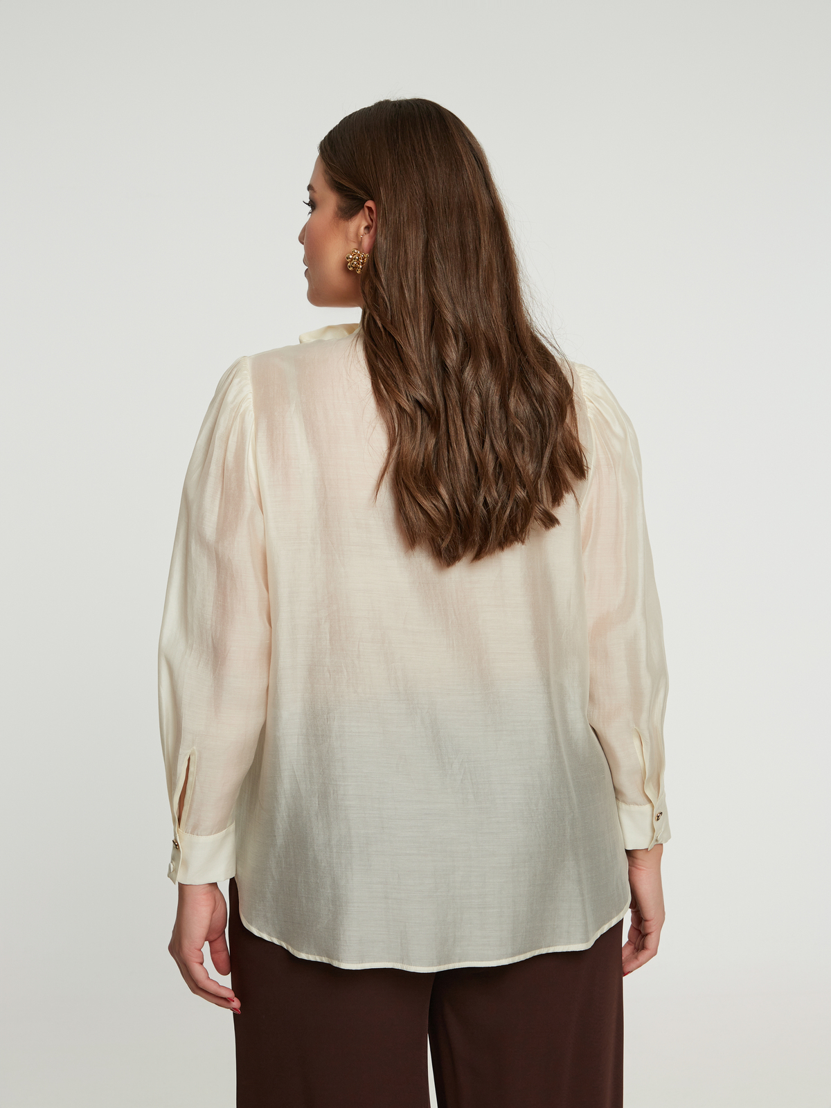 Πουκάμισο με δέσιμο στον λαιμό και μακριά μανίκια φωτογραφία