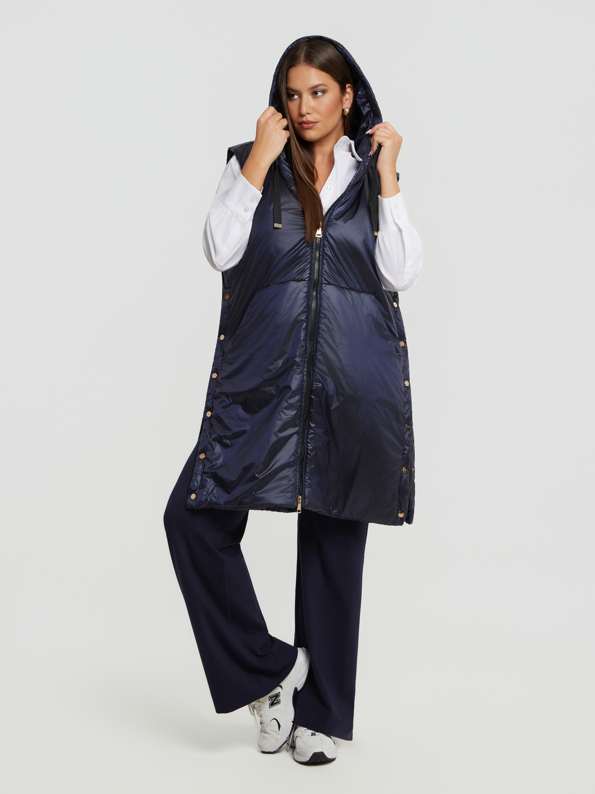 Μακρύ αμάνικο puffer γιλέκο με κουκούλα φωτογραφία