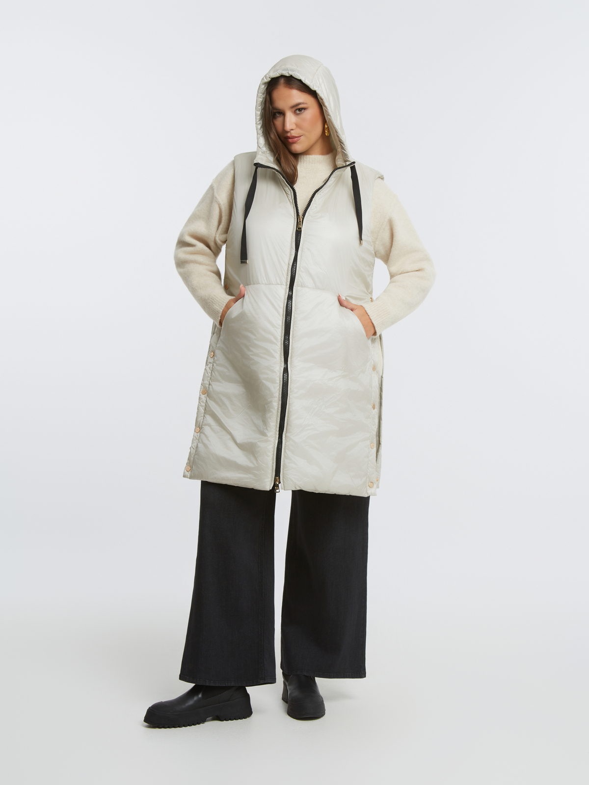 Μακρύ αμάνικο puffer γιλέκο με κουκούλα φωτογραφία