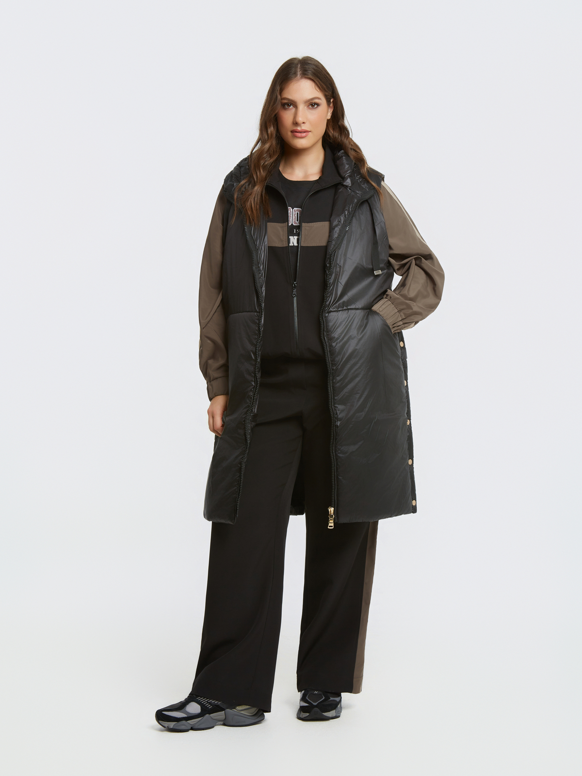 Μακρύ αμάνικο puffer γιλέκο με κουκούλα φωτογραφία