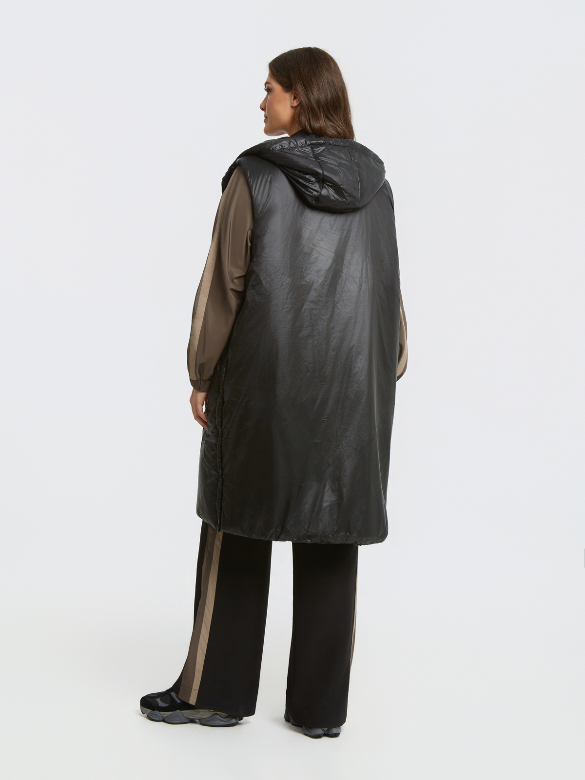 Μακρύ αμάνικο puffer γιλέκο με κουκούλα φωτογραφία