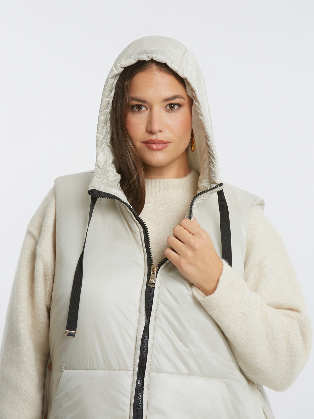 Μακρύ αμάνικο puffer γιλέκο με κουκούλα φωτογραφία