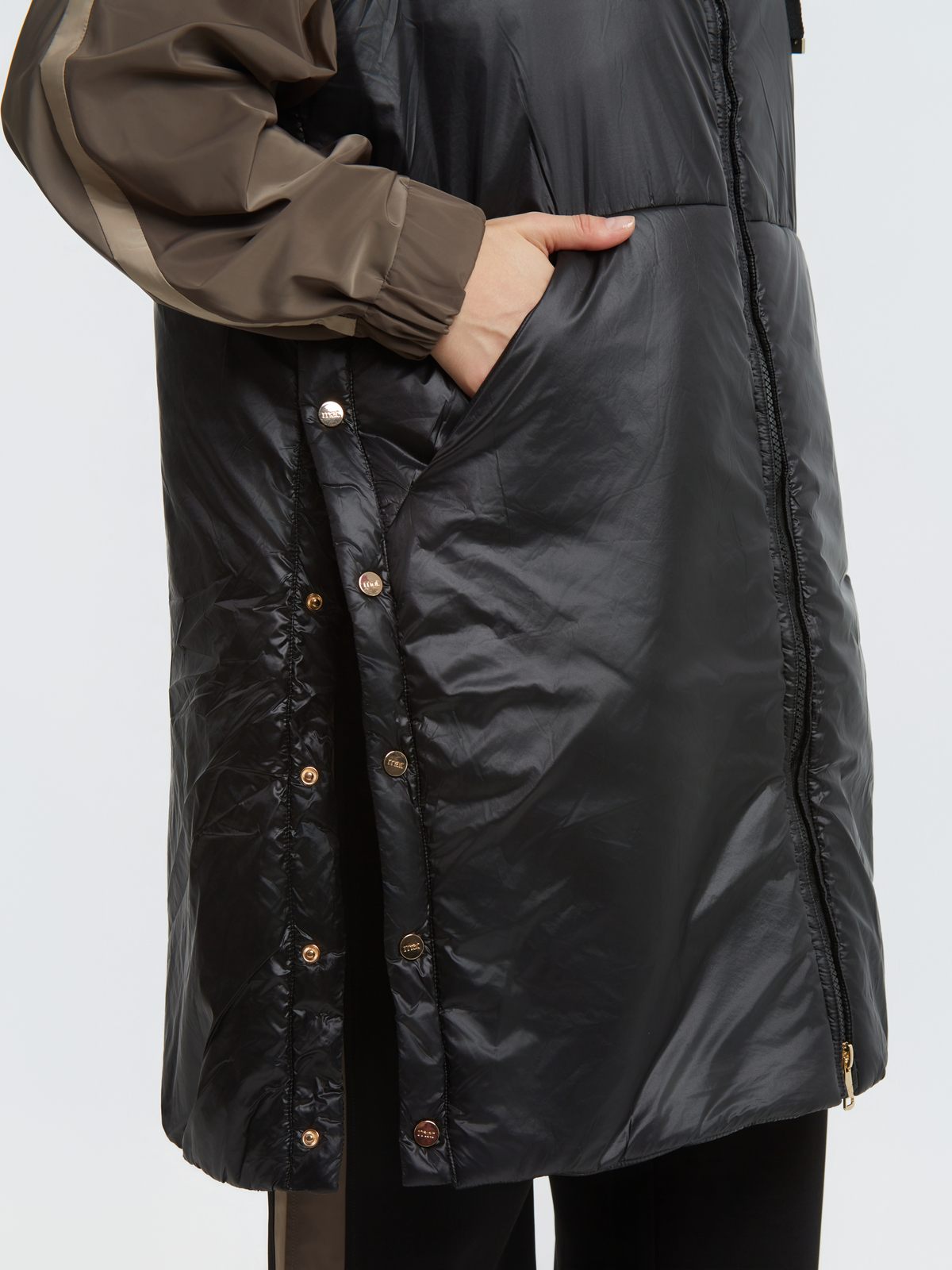 Μακρύ αμάνικο puffer γιλέκο με κουκούλα φωτογραφία