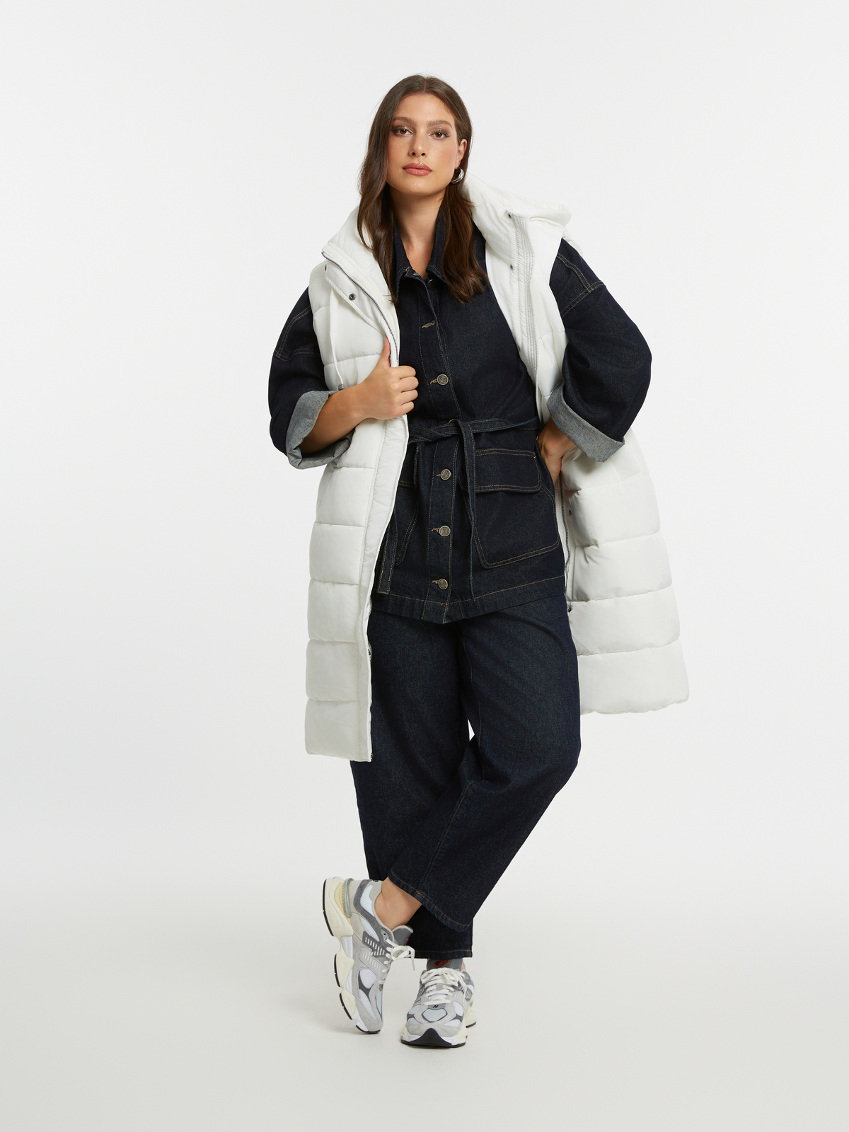 Μακρύ αμάνικο μπουφάν με αποσπώμενη κουκούλα φωτογραφία