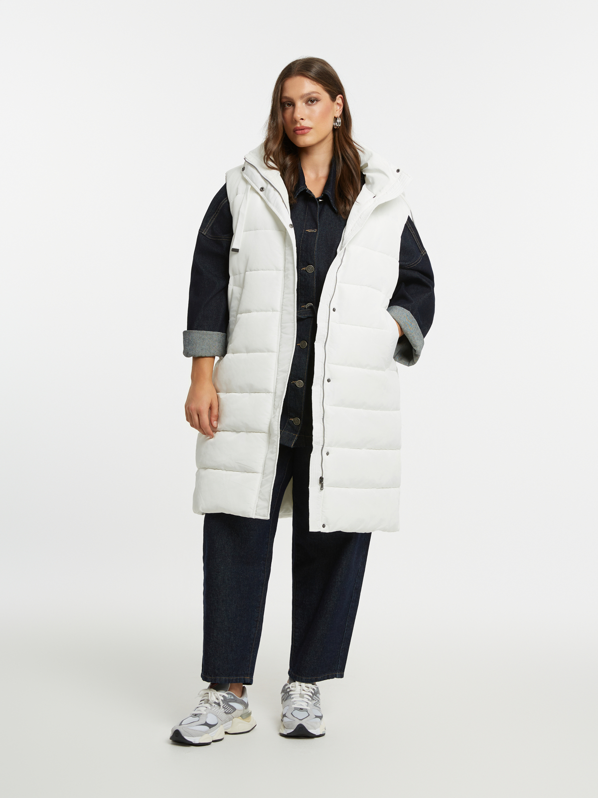 Μακρύ αμάνικο μπουφάν με αποσπώμενη κουκούλα φωτογραφία