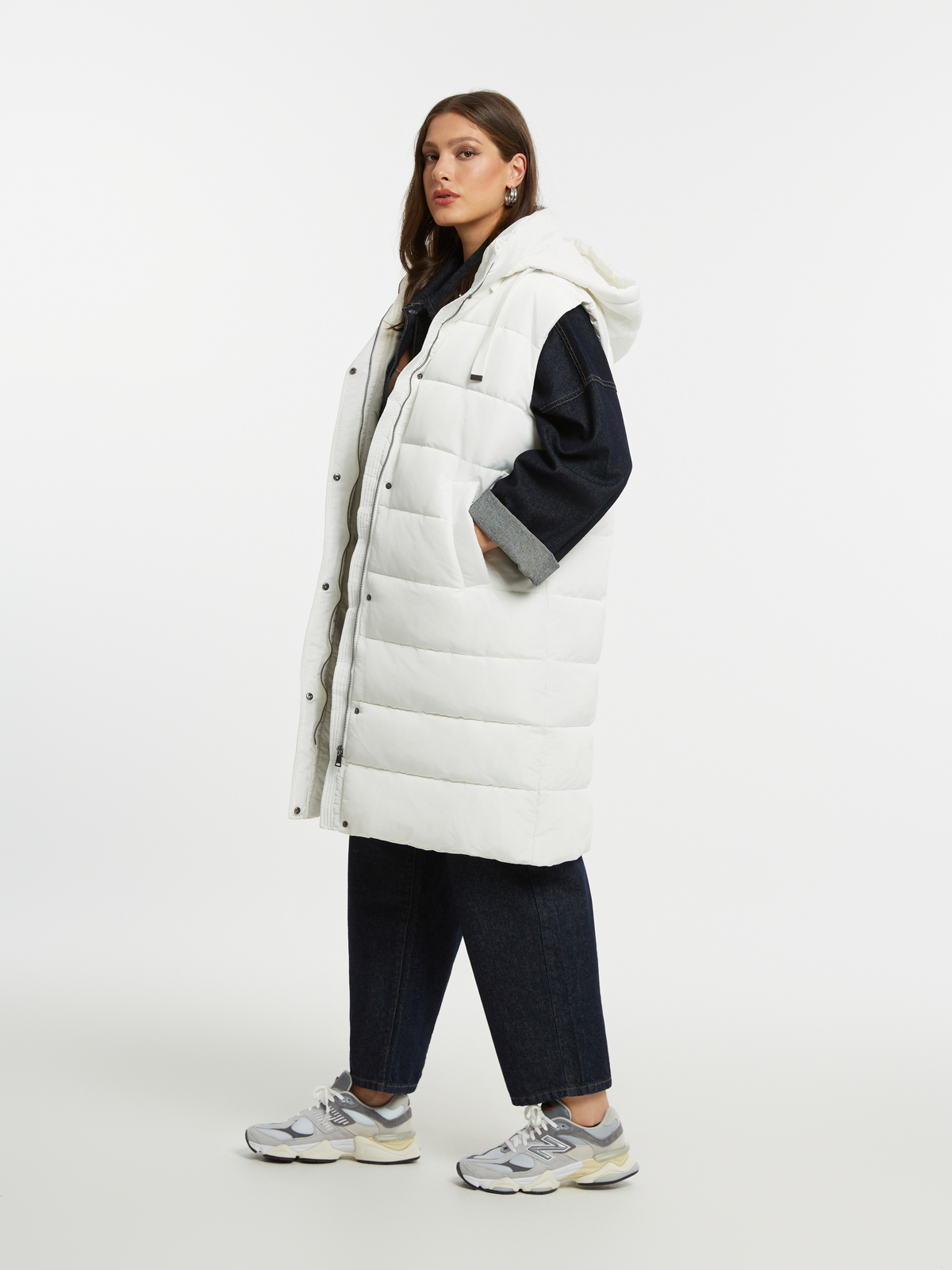 Μακρύ αμάνικο μπουφάν με αποσπώμενη κουκούλα φωτογραφία