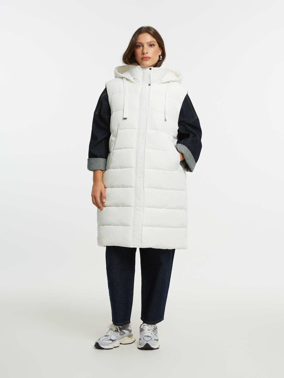 Μακρύ αμάνικο μπουφάν με αποσπώμενη κουκούλα φωτογραφία