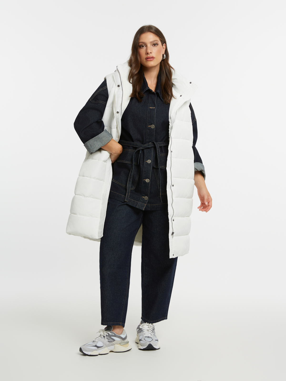 Μακρύ αμάνικο μπουφάν με αποσπώμενη κουκούλα φωτογραφία