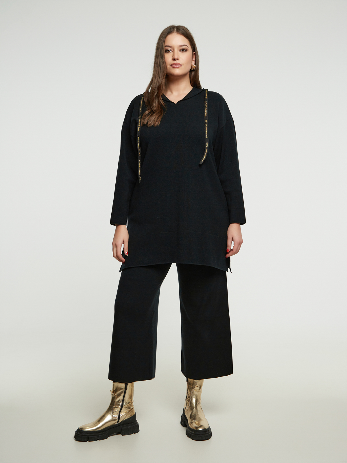 Μακρύ πλεκτό φούτερ με κουκούλα φωτογραφία