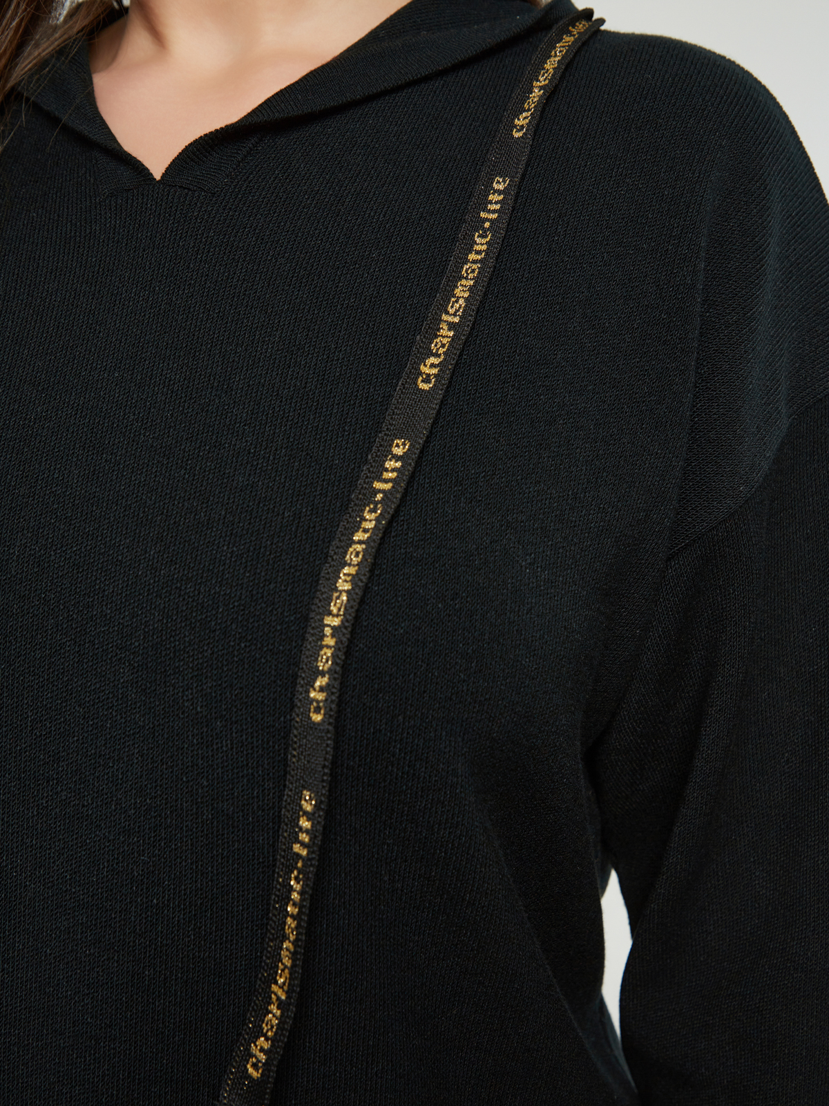 Μακρύ πλεκτό φούτερ με κουκούλα φωτογραφία