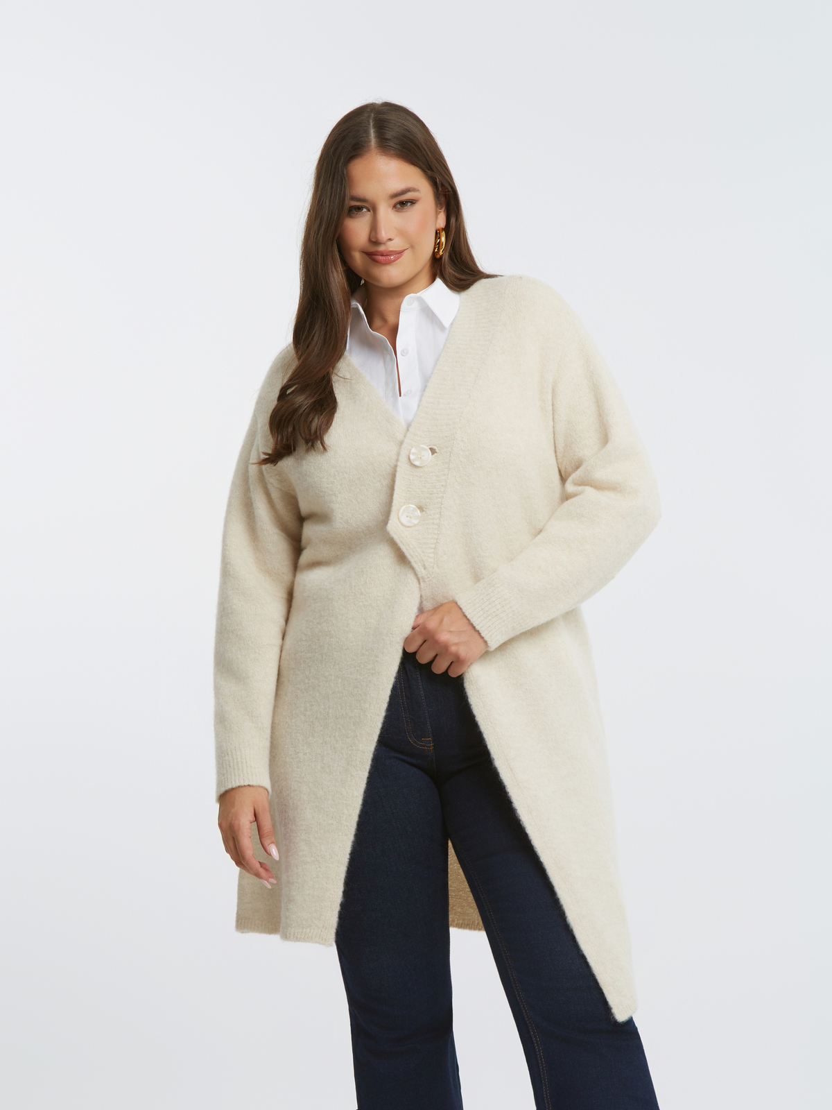 Μακριά πλεκτή ζακέτα με ασύμμετρο κούμπωμα φωτογραφία