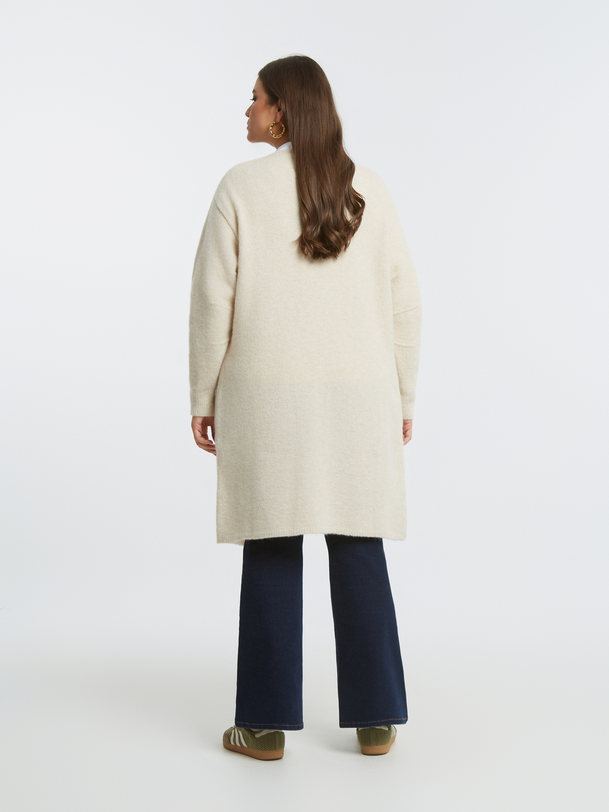 Μακριά πλεκτή ζακέτα με ασύμμετρο κούμπωμα φωτογραφία