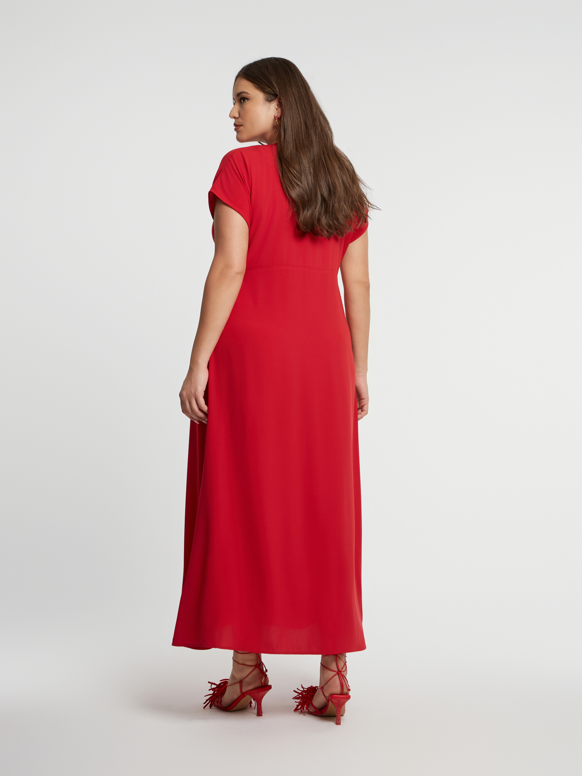 Maxi φόρεμα με V-ντεκολτέ φωτογραφία