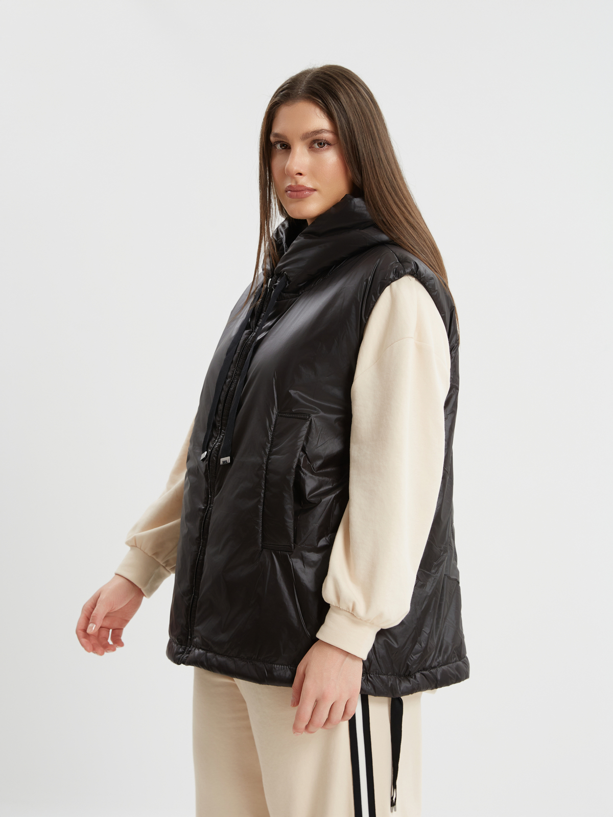 Metallic καπιτονέ γιλέκο με κουκούλα φωτογραφία