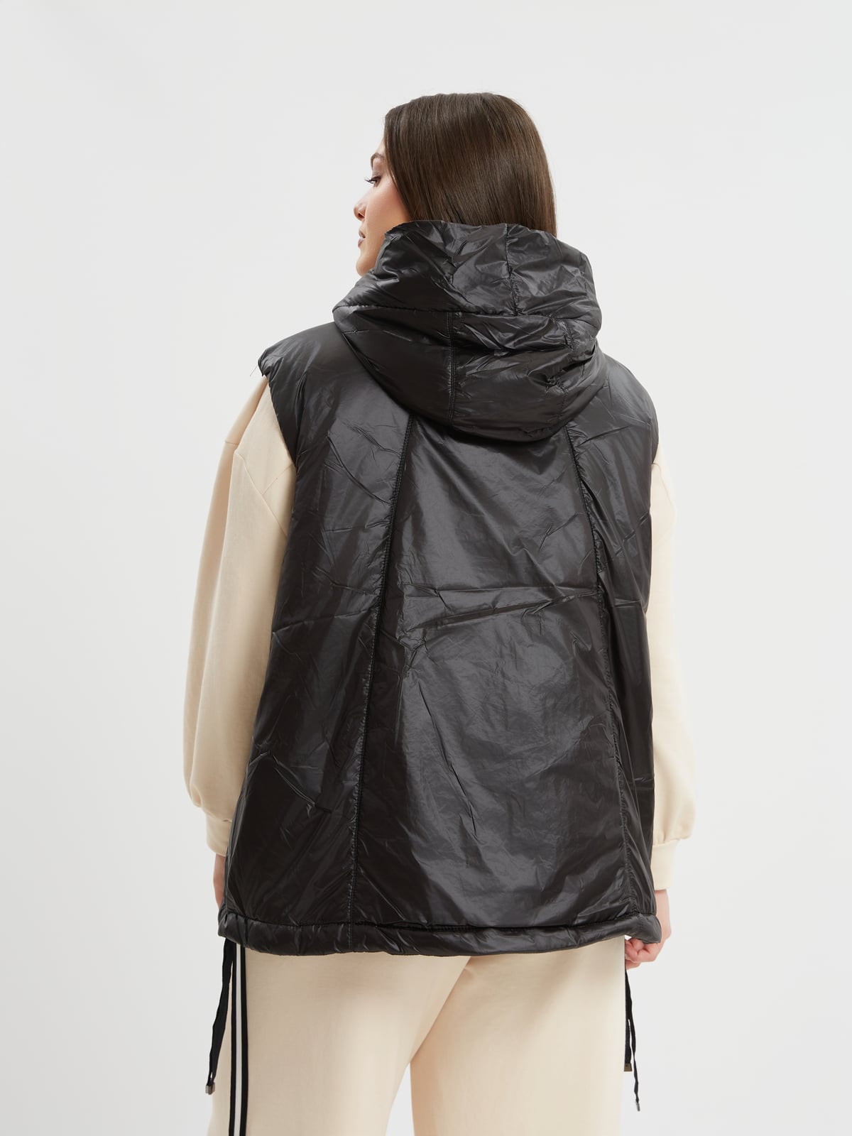 Metallic καπιτονέ γιλέκο με κουκούλα φωτογραφία