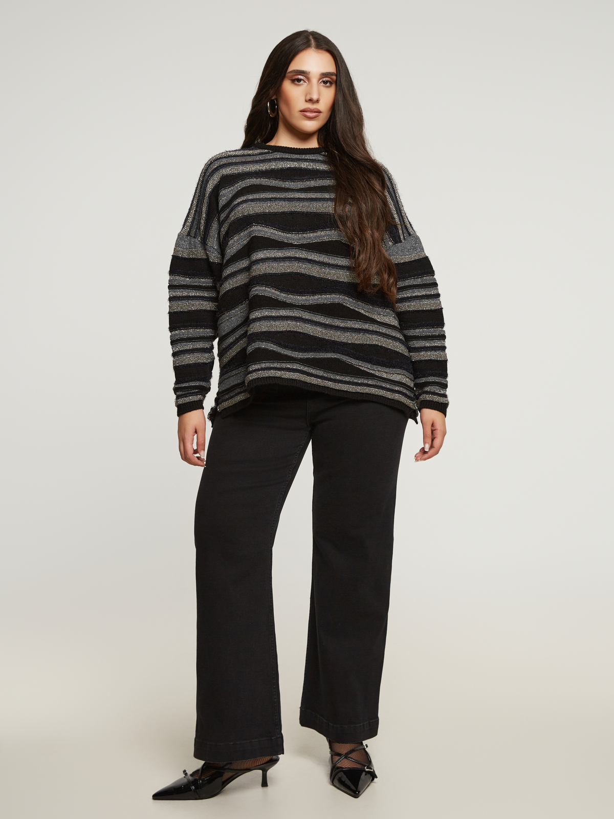 Πλεκτή μπλούζα με μεταλλικές ρίγες φωτογραφία